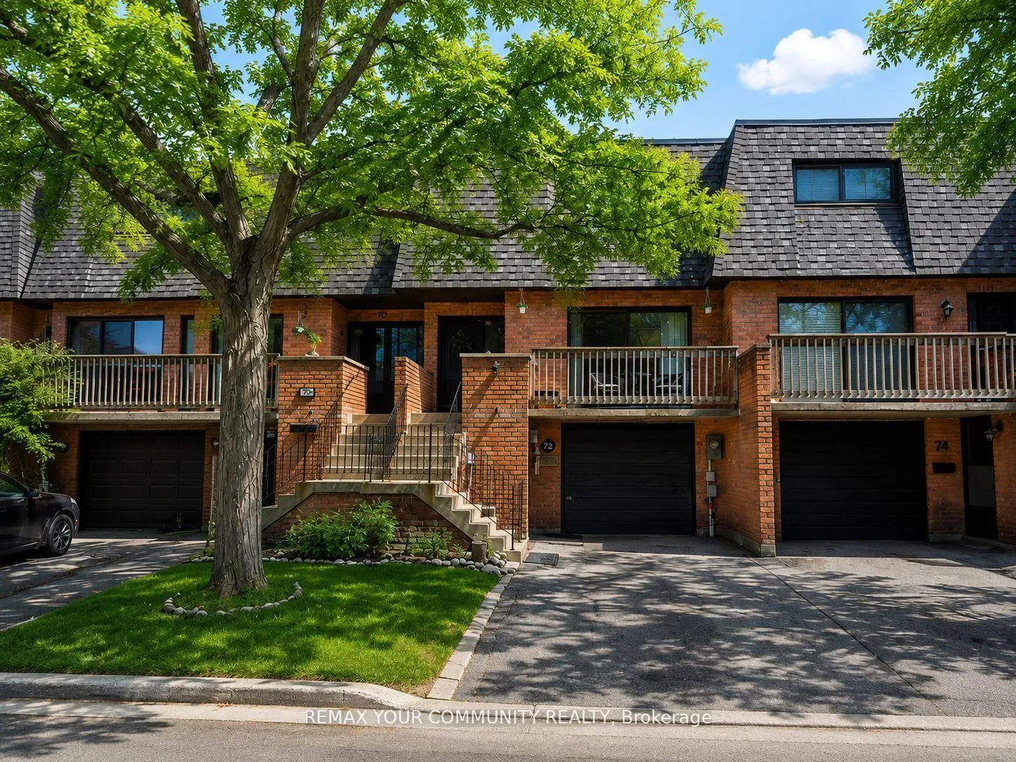 Photo 2 of Unit 16, 72 Ashglen Way, Markham, Unionville — HOMEH