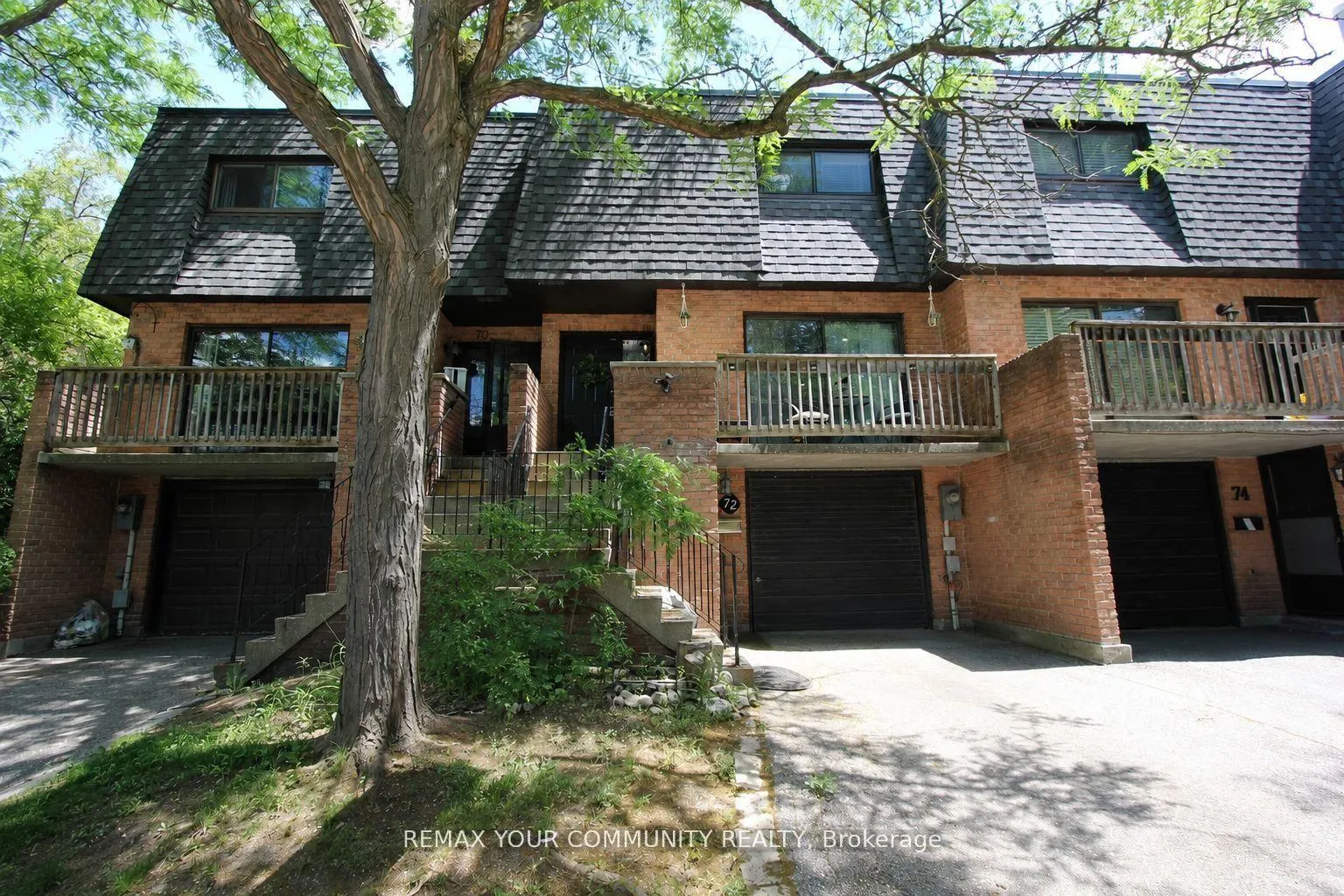 Photo 3 of Unit 16, 72 Ashglen Way, Markham, Unionville — HOMEH