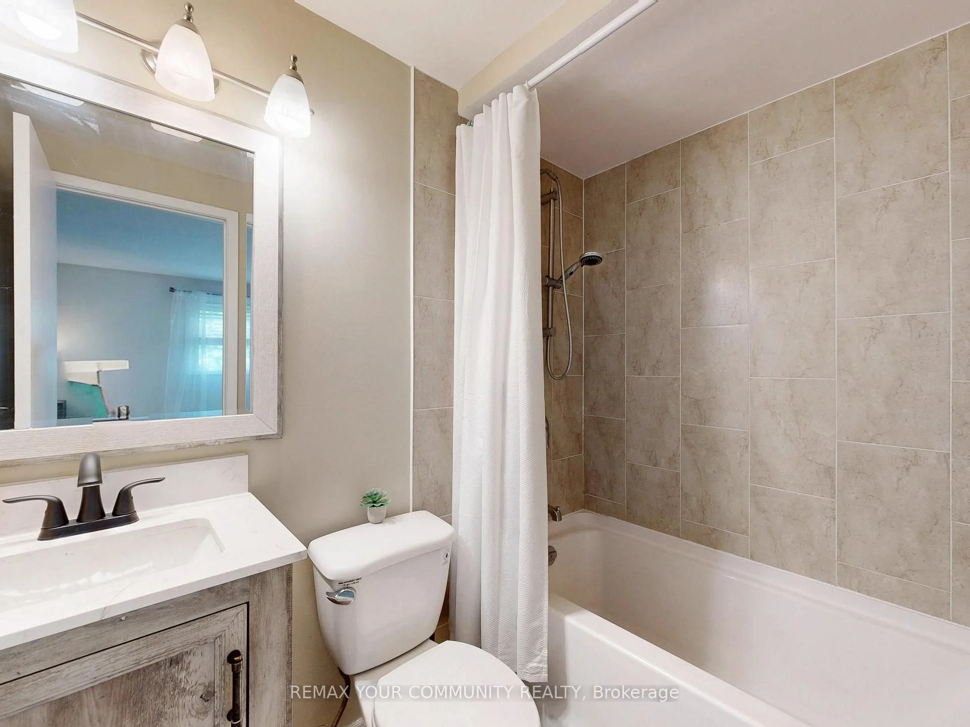Photo 56 of Unit 16, 72 Ashglen Way, Markham, Unionville — HOMEH