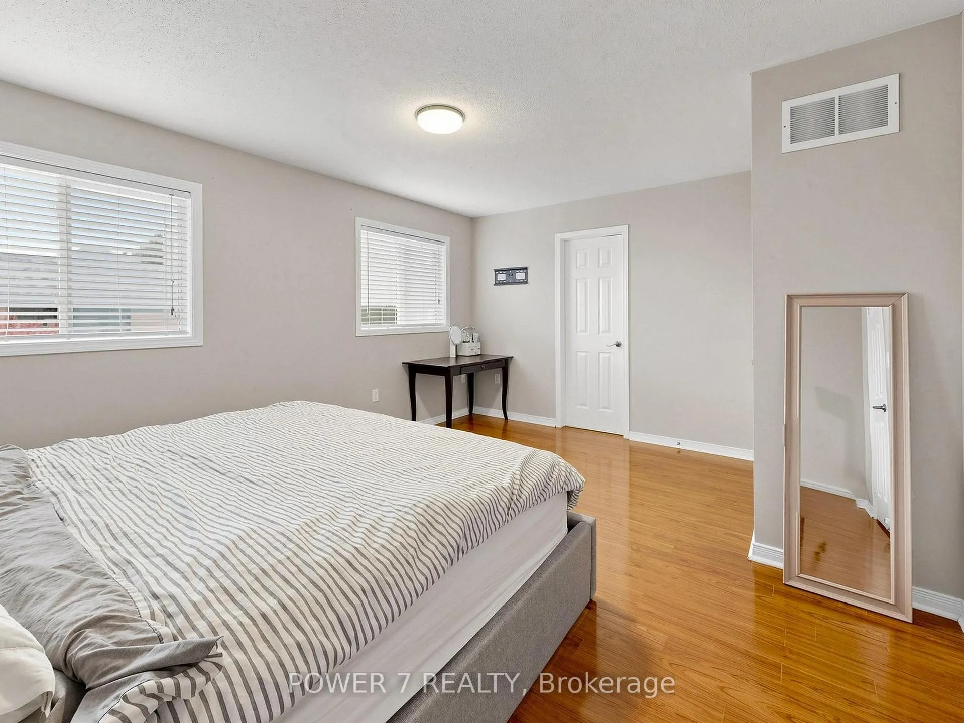 Photo 27 of 117 St Urbain Drive, Vaughan, Vellore Village — HOMEH