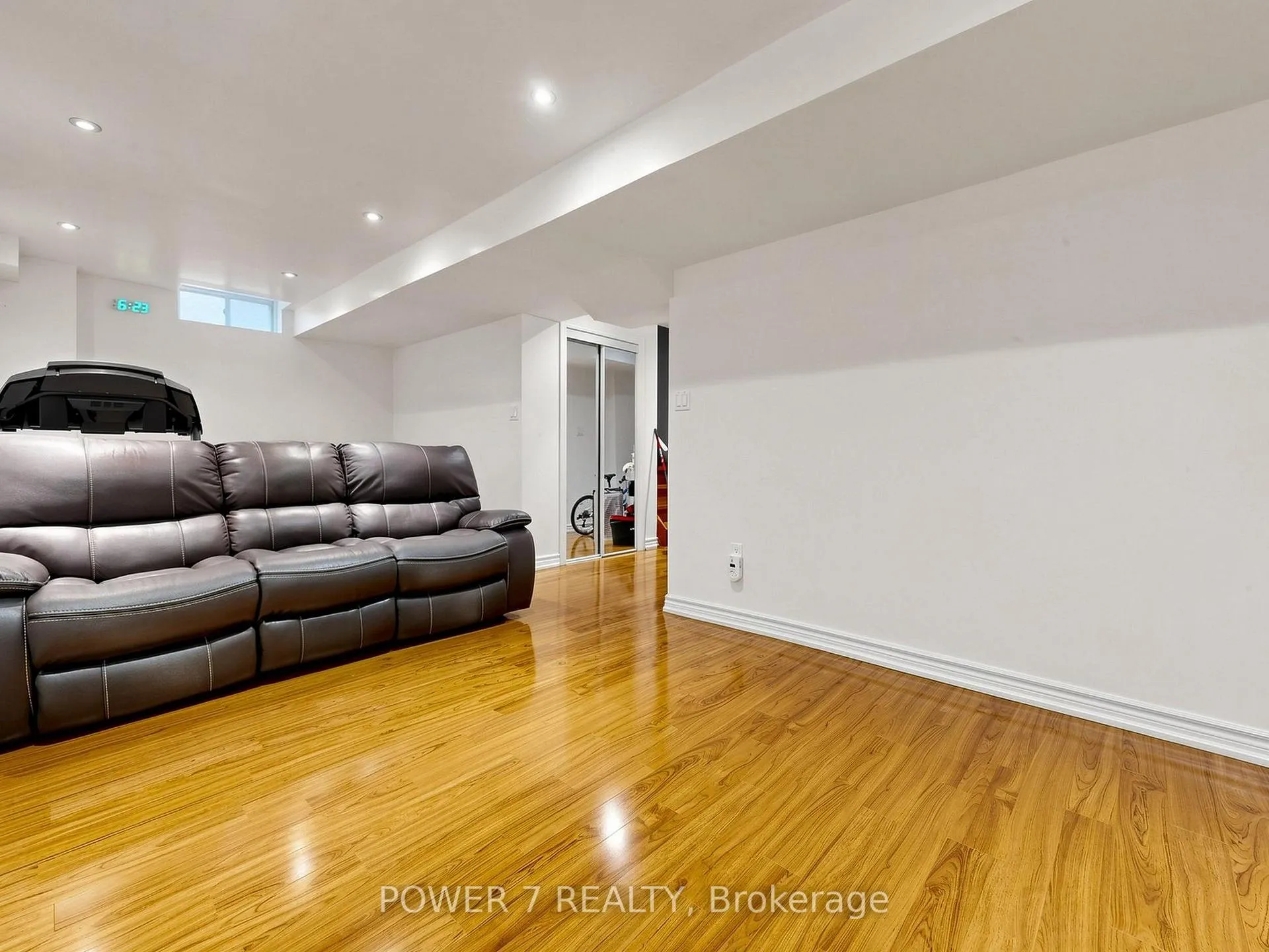 Photo 41 of 117 St Urbain Drive, Vaughan, Vellore Village — HOMEH