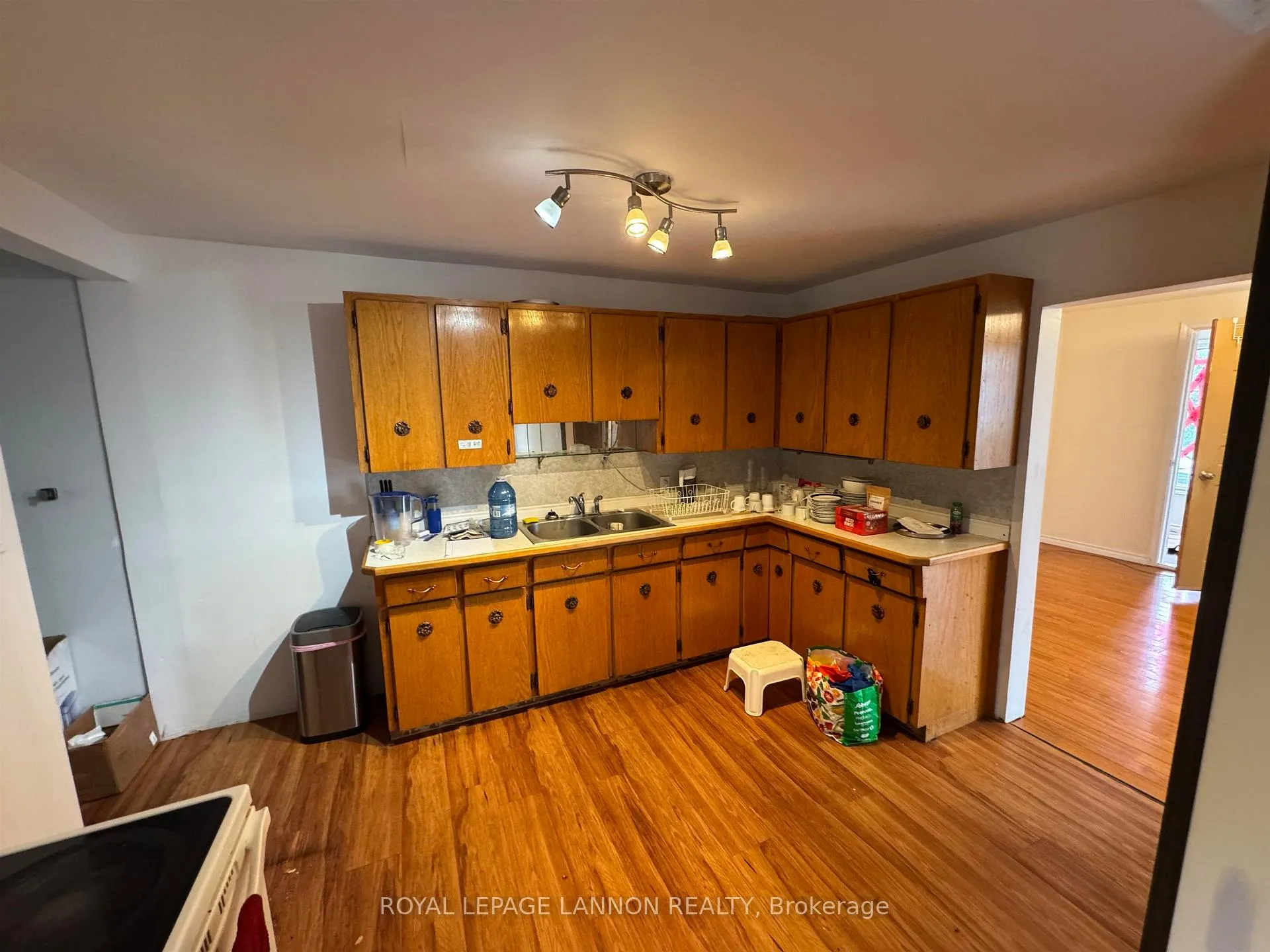 Photo 5 of 474 Mary St. E. E, Thunder Bay, Westfort — HOMEH