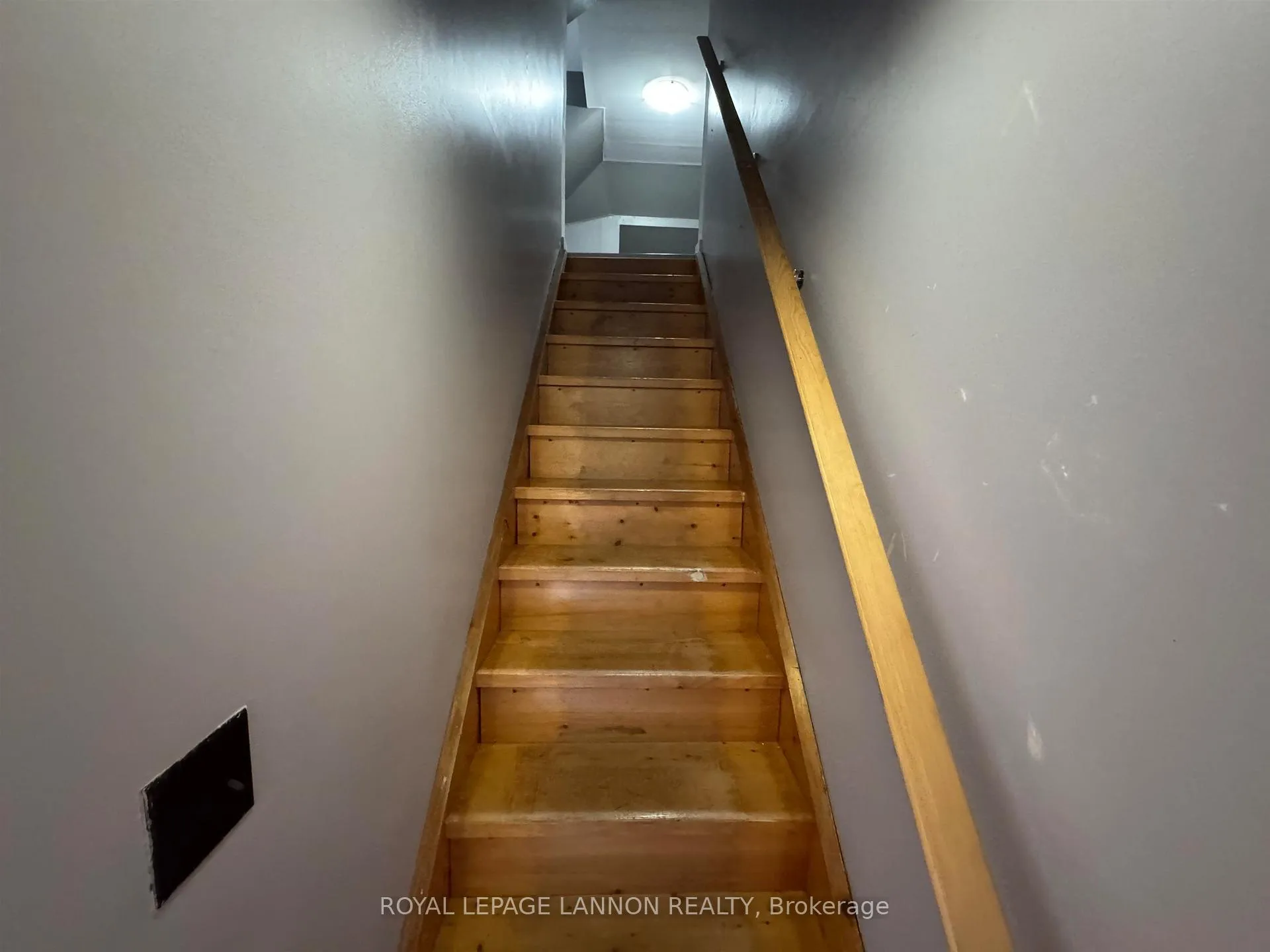 Photo 12 of 474 Mary St. E. E, Thunder Bay, Westfort — HOMEH