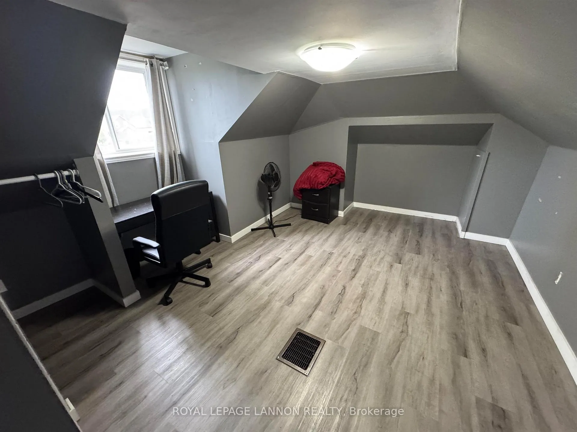 Photo 13 of 474 Mary St. E. E, Thunder Bay, Westfort — HOMEH