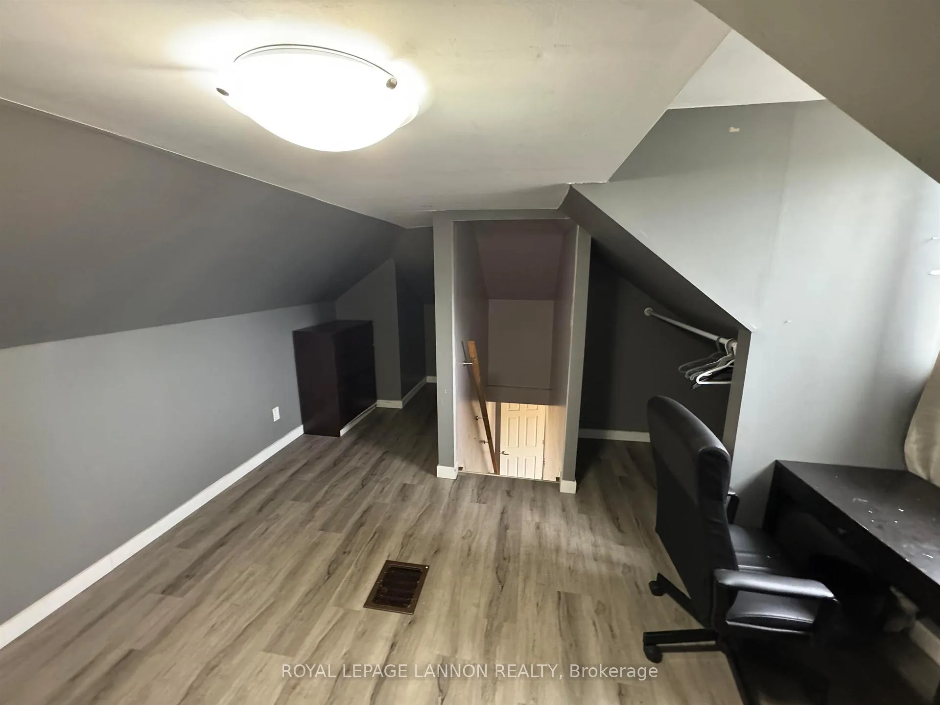 Photo 15 of 474 Mary St. E. E, Thunder Bay, Westfort — HOMEH