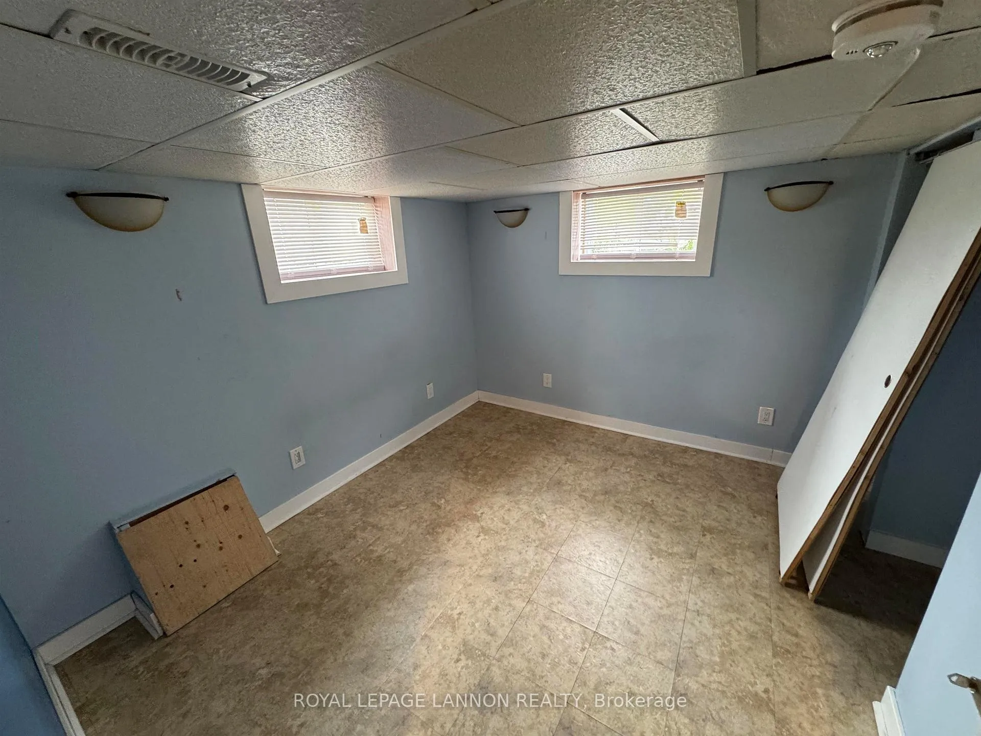 Photo 29 of 474 Mary St. E. E, Thunder Bay, Westfort — HOMEH