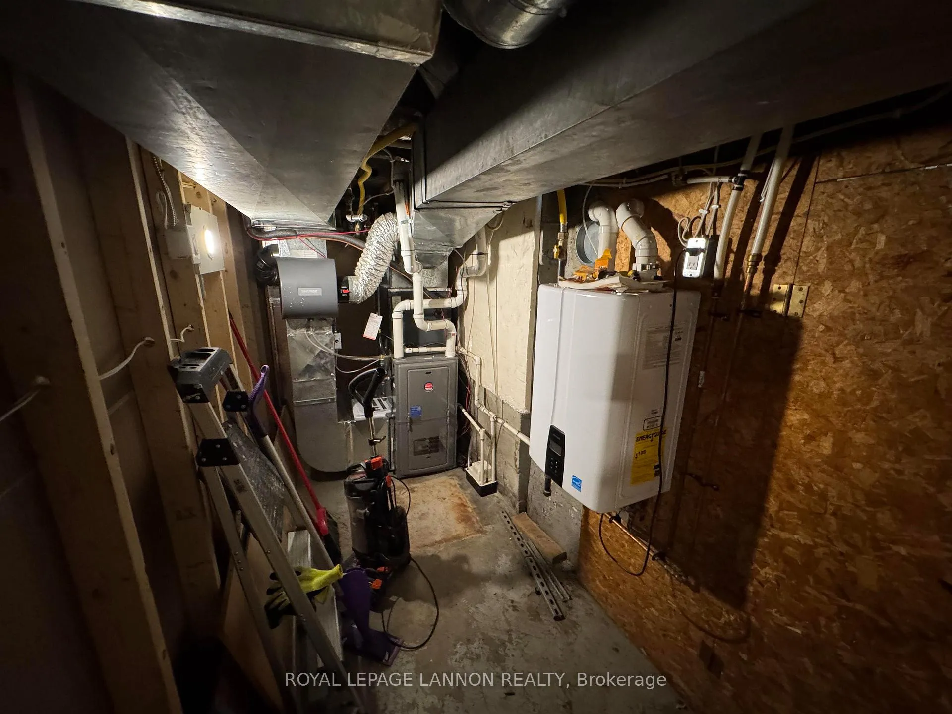 Photo 37 of 474 Mary St. E. E, Thunder Bay, Westfort — HOMEH