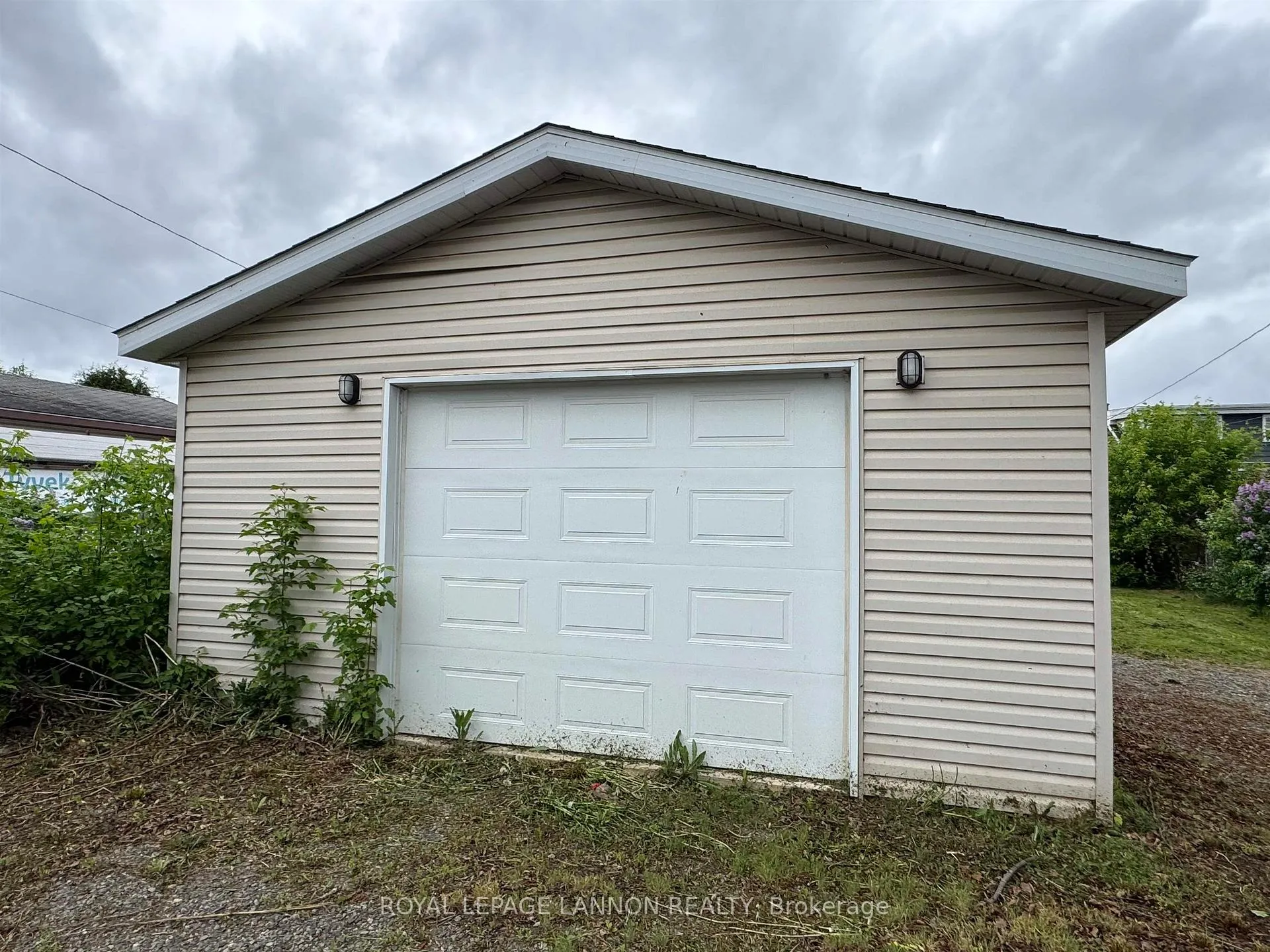Photo 48 of 474 Mary St. E. E, Thunder Bay, Westfort — HOMEH