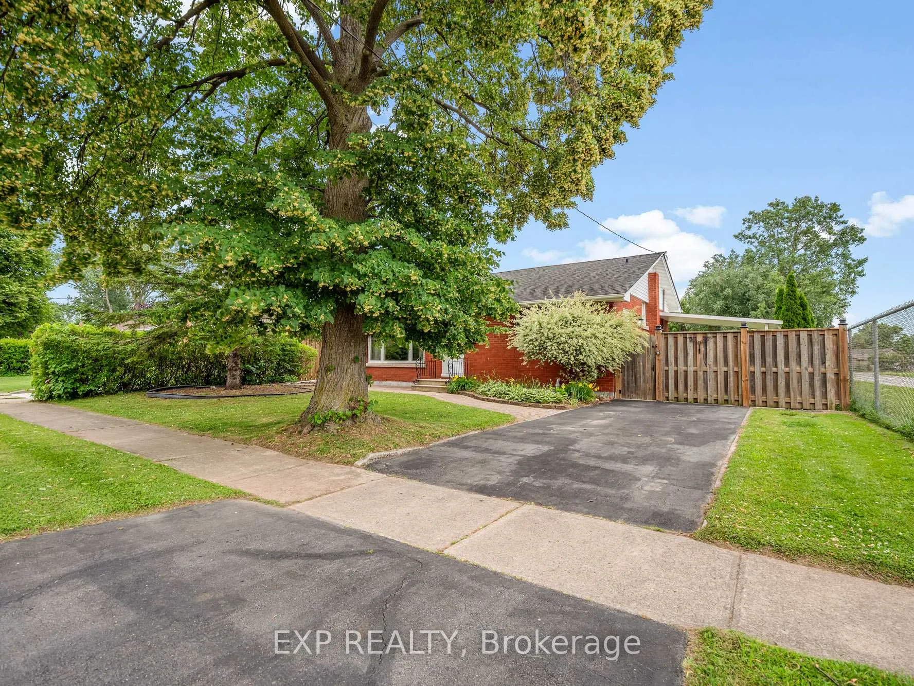Photo 3 of 7350 Wilson Court, Niagara Falls, Oldfield — HOMEH