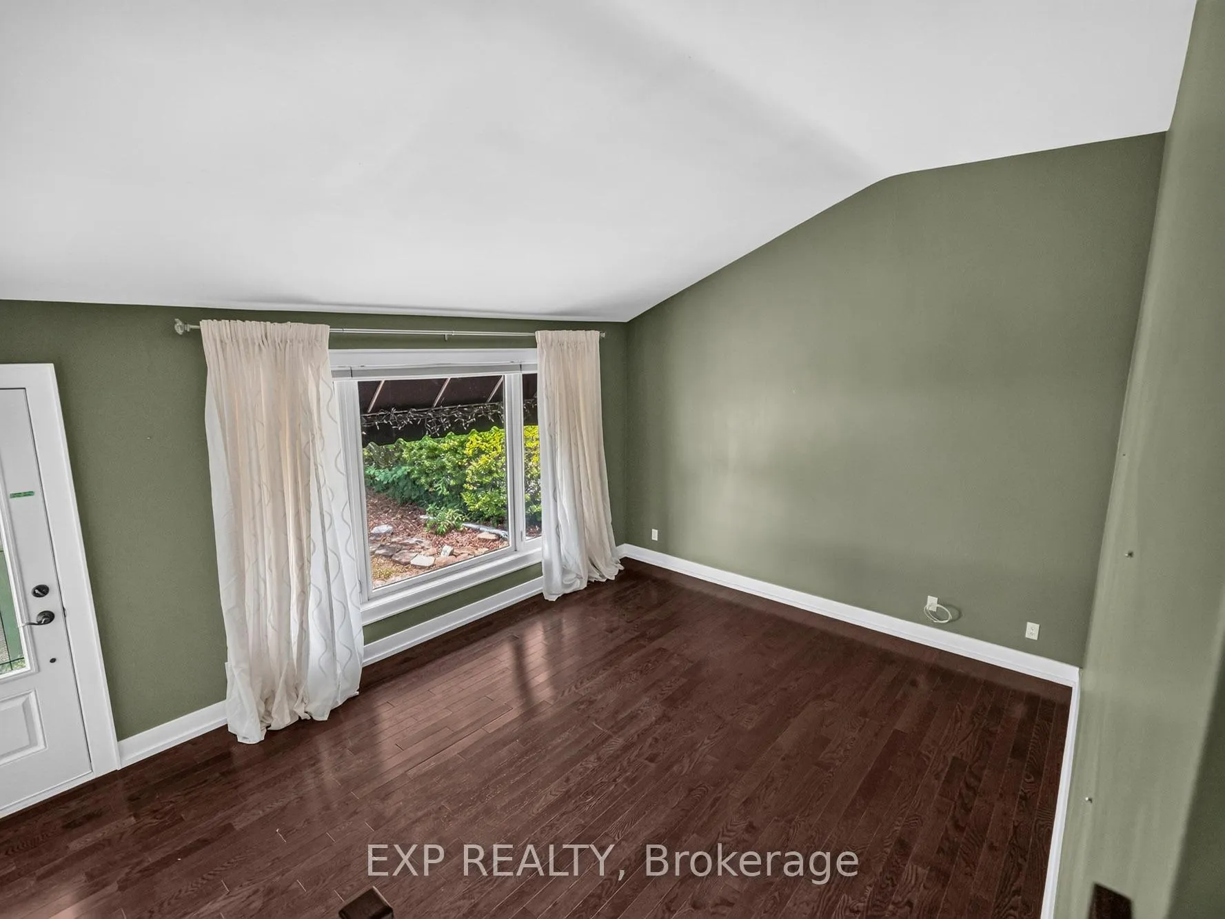 Photo 13 of 7350 Wilson Court, Niagara Falls, Oldfield — HOMEH