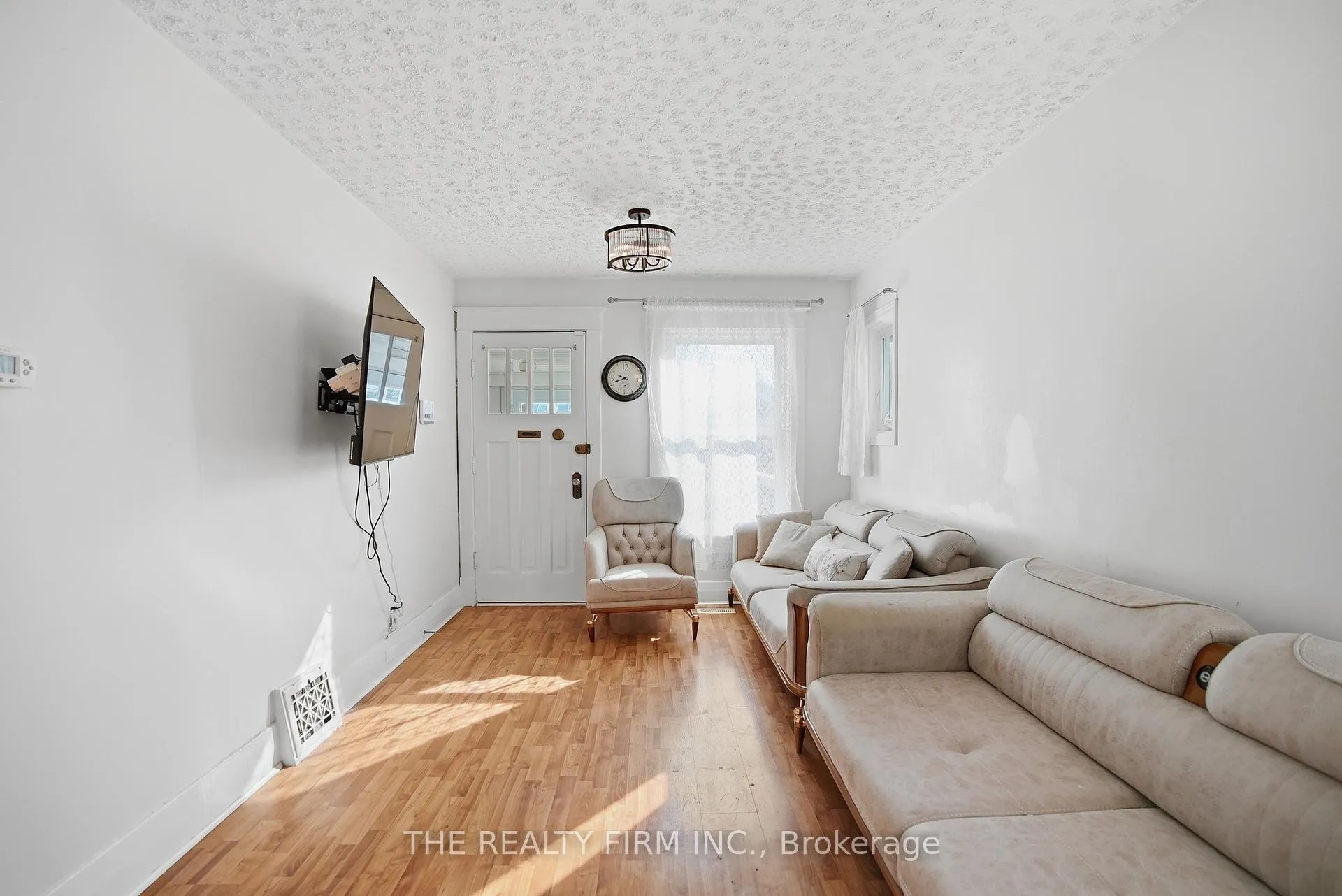 Photo 7 of 151 Brisbin Street, London, East M — HOMEH