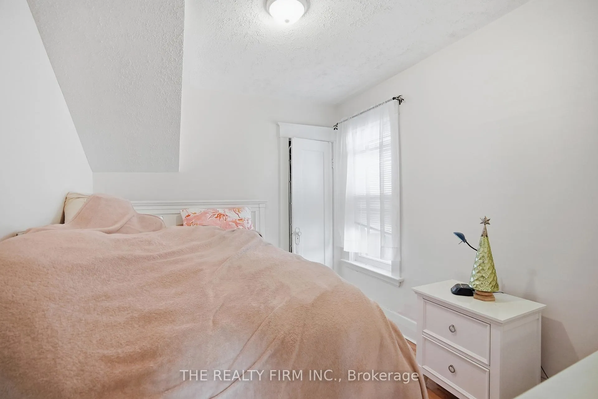 Photo 16 of 151 Brisbin Street, London, East M — HOMEH