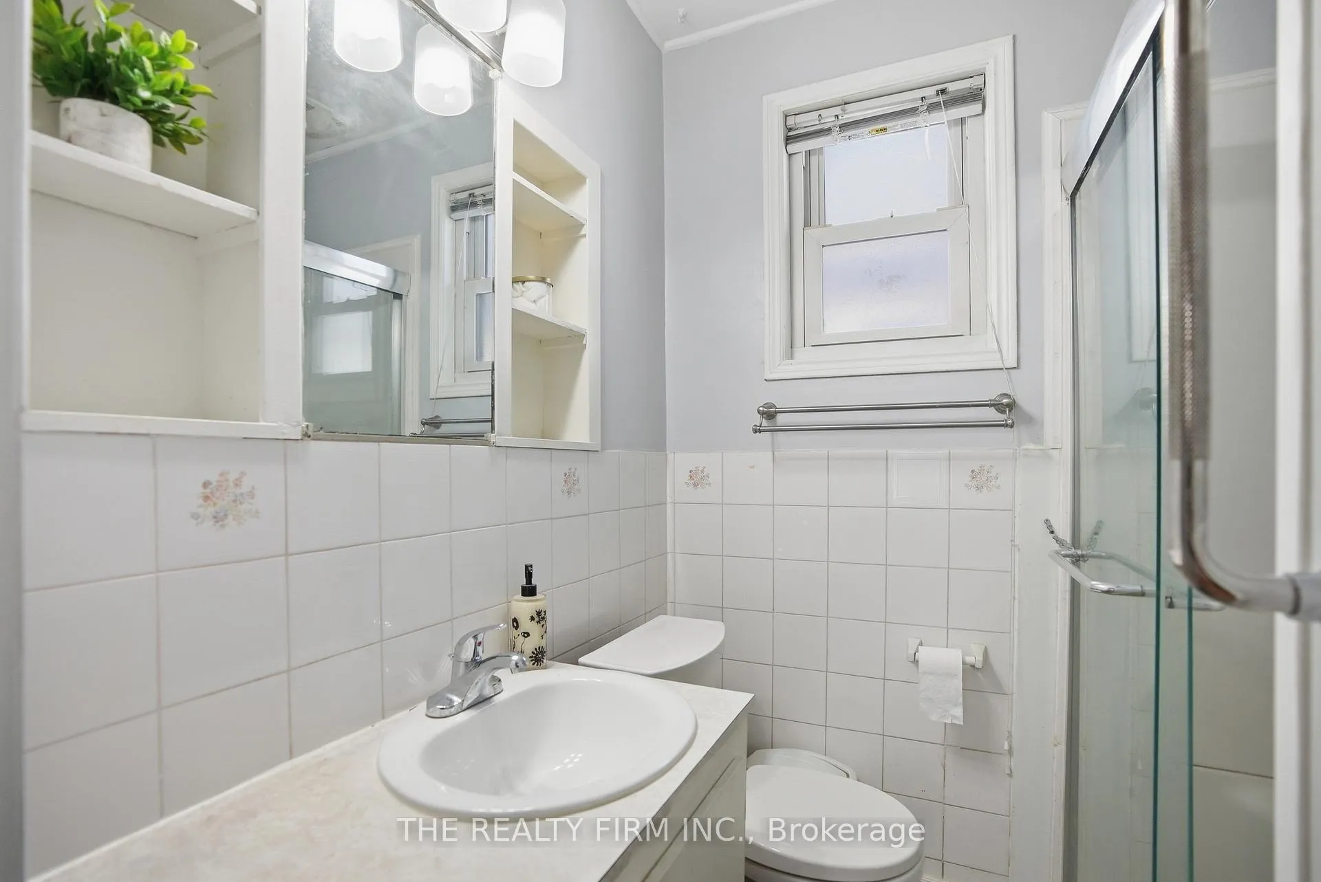Photo 17 of 151 Brisbin Street, London, East M — HOMEH