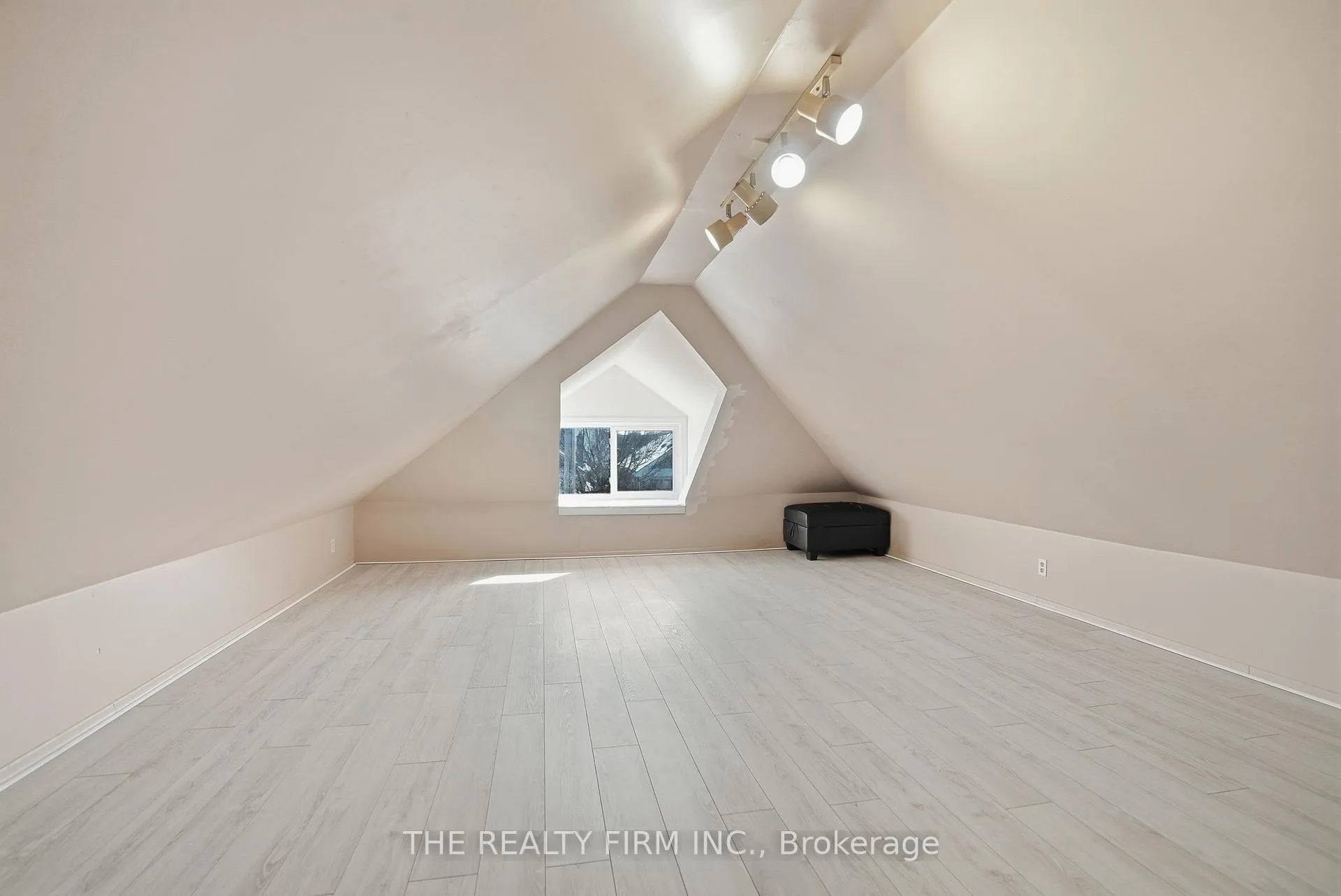 Photo 22 of 151 Brisbin Street, London, East M — HOMEH