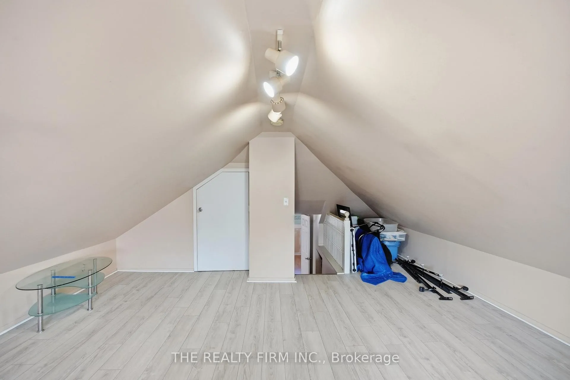 Photo 23 of 151 Brisbin Street, London, East M — HOMEH