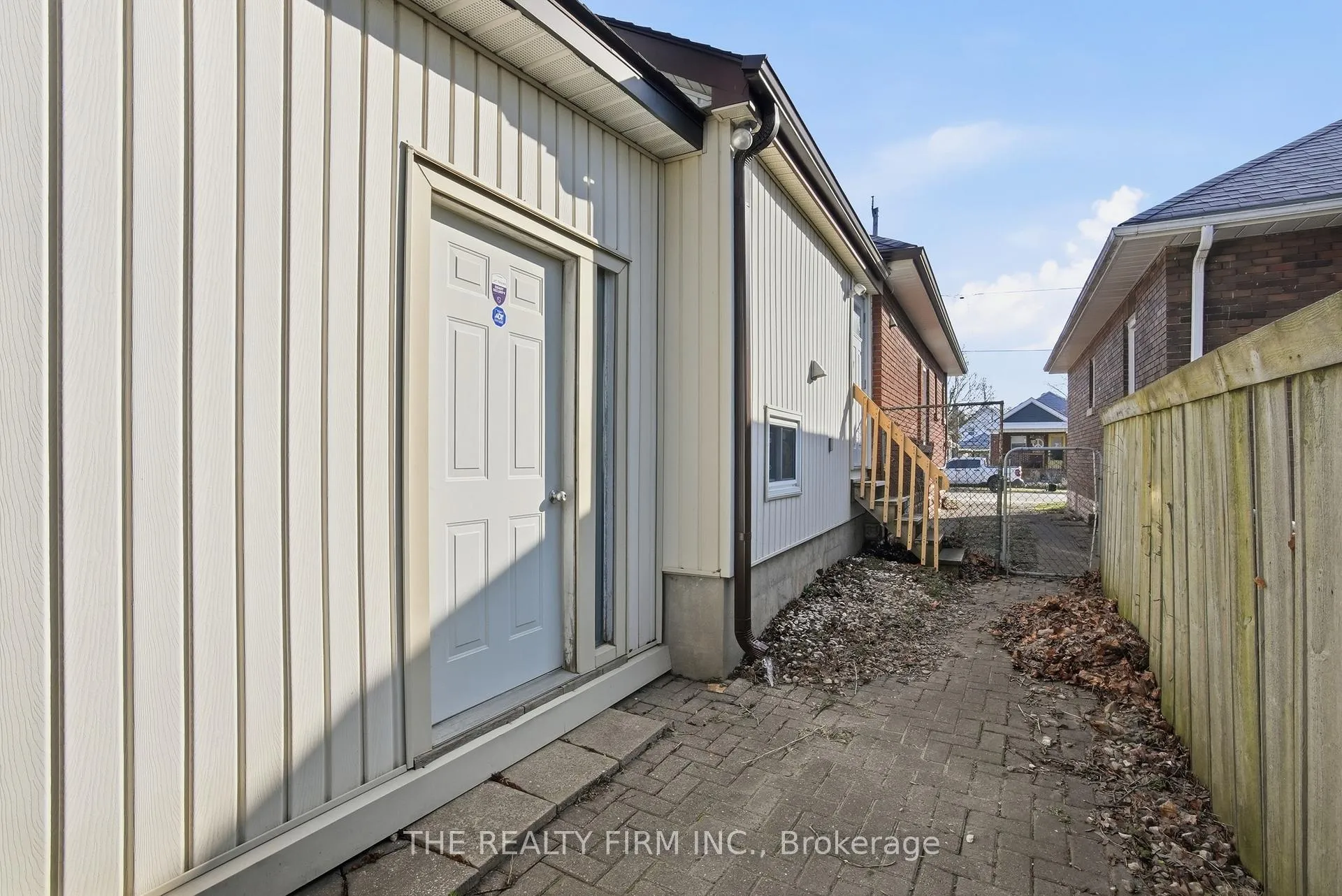 Photo 36 of 151 Brisbin Street, London, East M — HOMEH