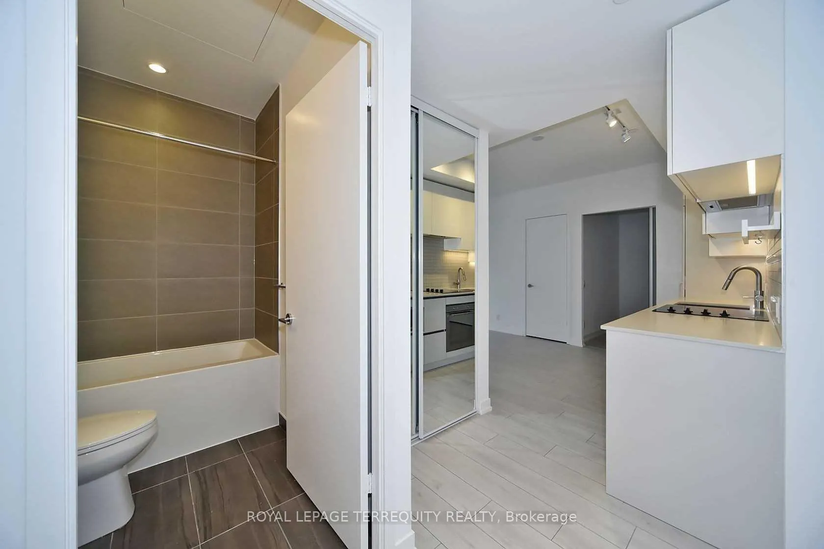 Photo 14 of Unit 1112, 5 Buttermill Avenue, Vaughan, Vaughan Corporate Centre — HOMEH