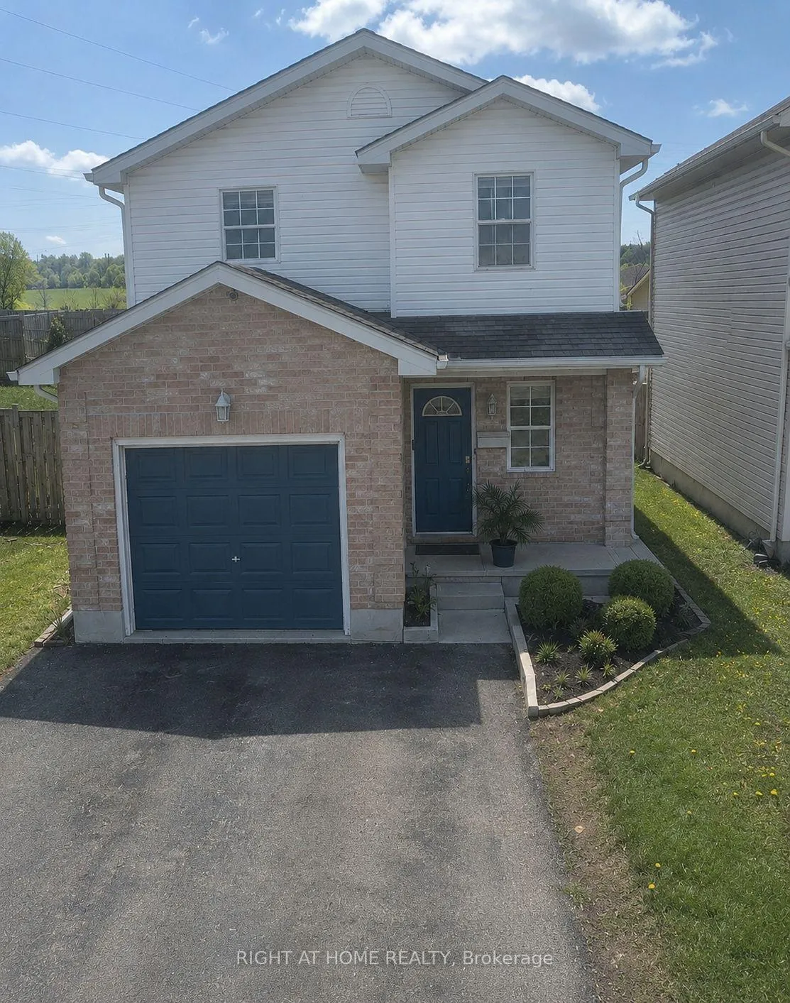 Front of Unit Room 2, 33 Phair Crescent
