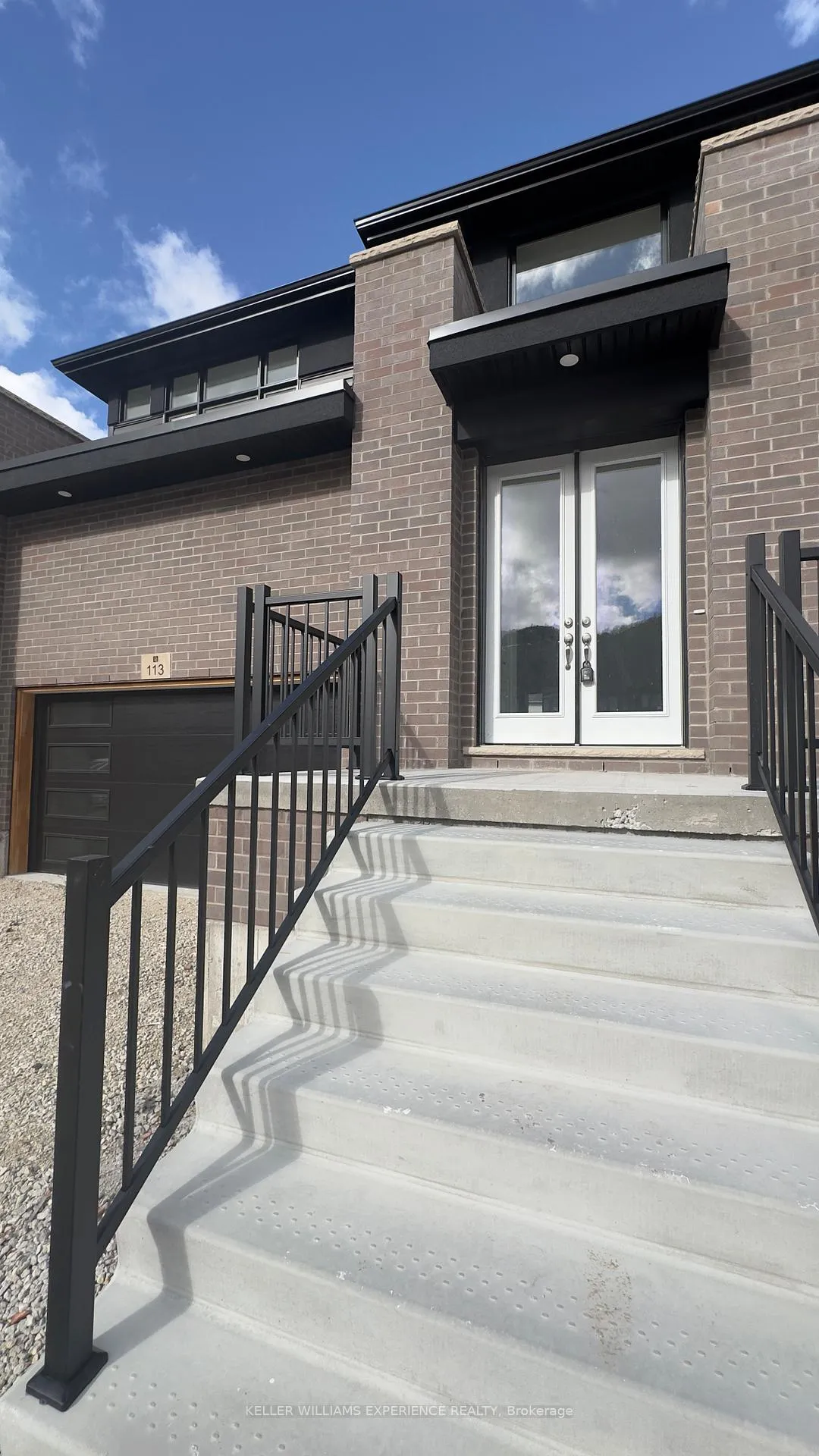 Photo 2 of 113 Delphi Court, Blue Mountains — HOMEH
