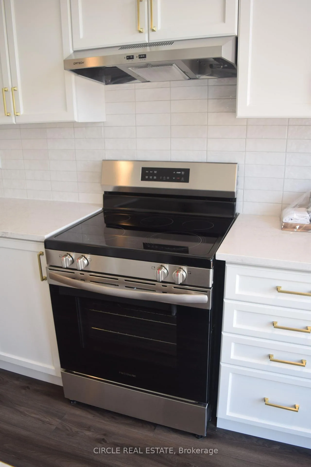 Photo 9 of 116 Ennerdale Street, Barrie, Rural Barrie Southwest — HOMEH