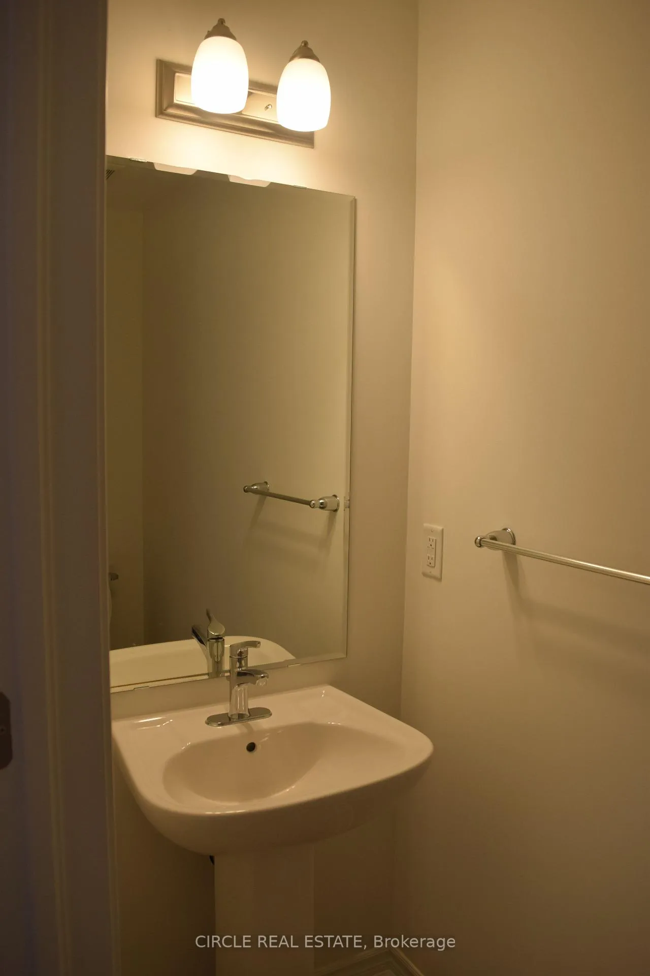 Photo 17 of 116 Ennerdale Street, Barrie, Rural Barrie Southwest — HOMEH