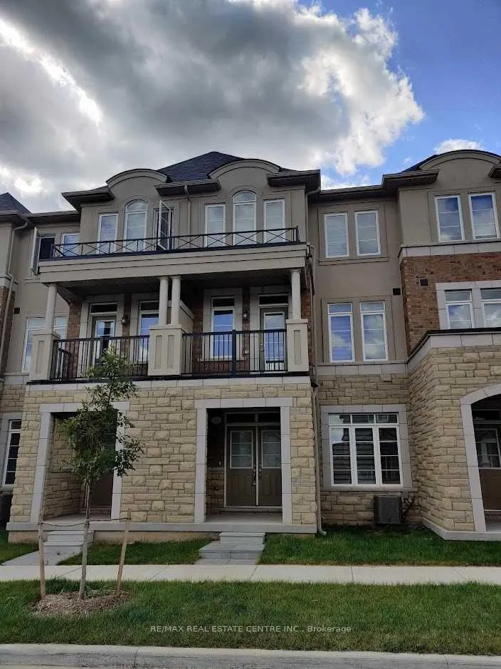 Front of Unit 4, 3298 Erasmum Street