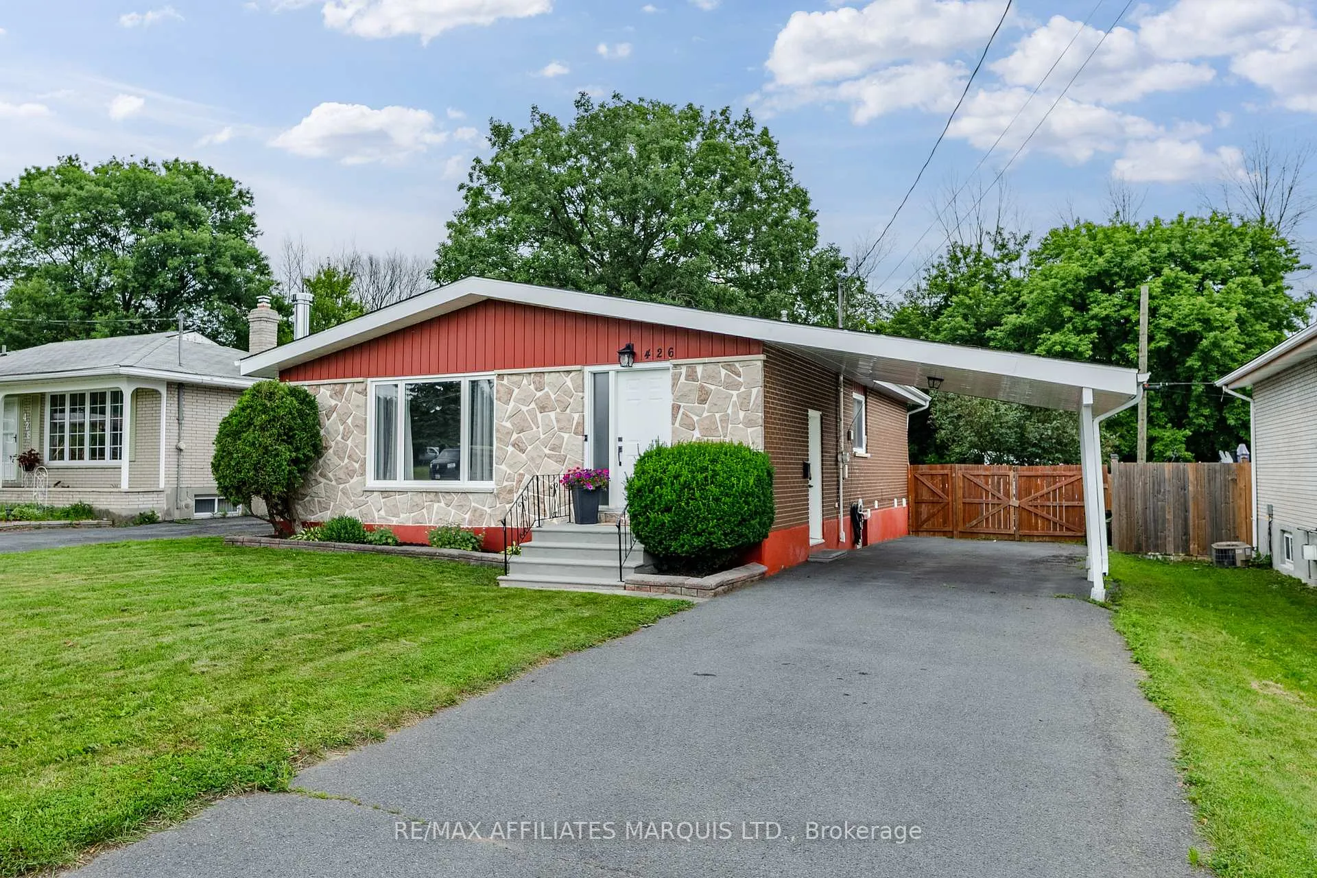 Photo 2 of 426 Bellevue Crescent, Cornwall, Cornwall — HOMEH