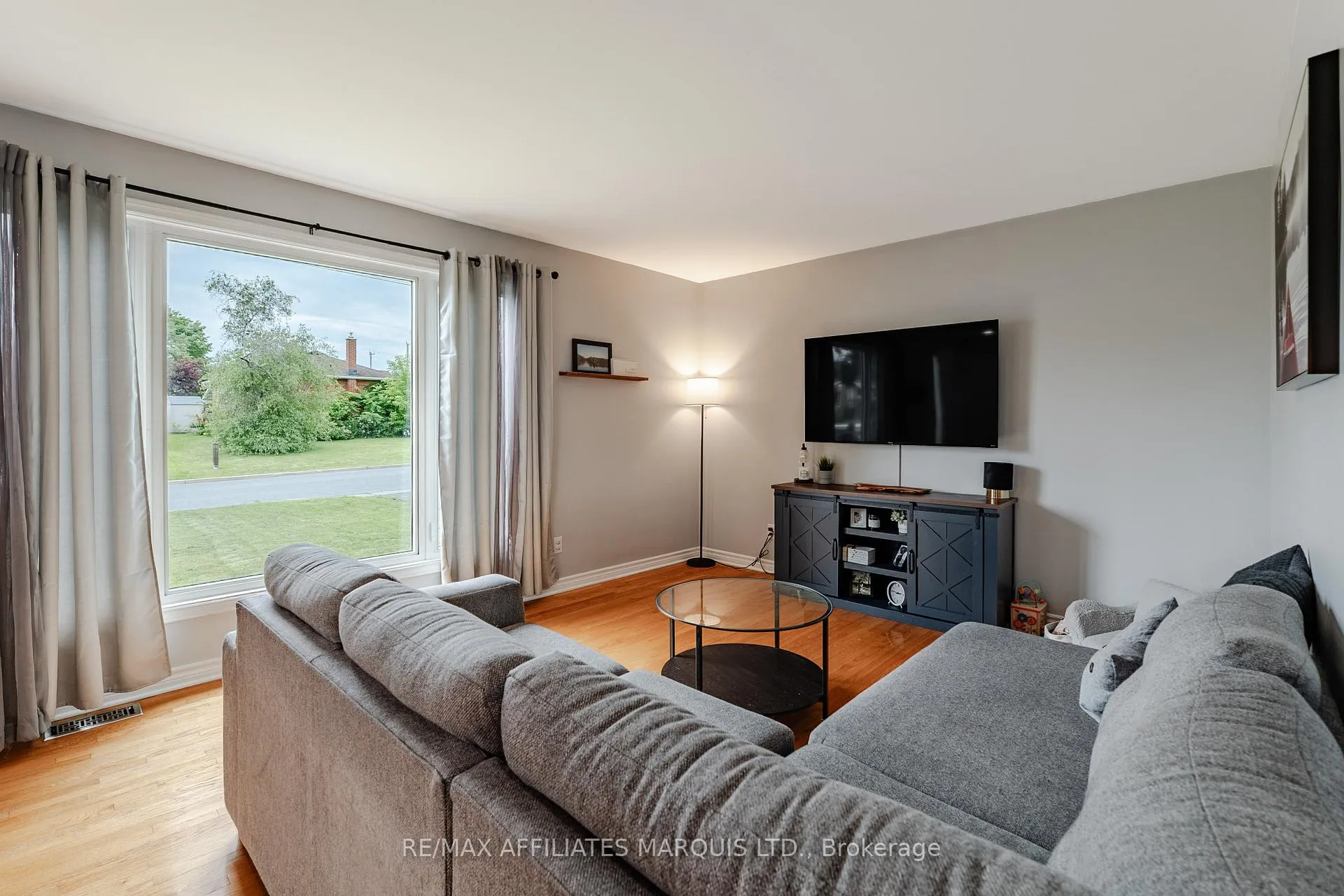 Photo 8 of 426 Bellevue Crescent, Cornwall, Cornwall — HOMEH