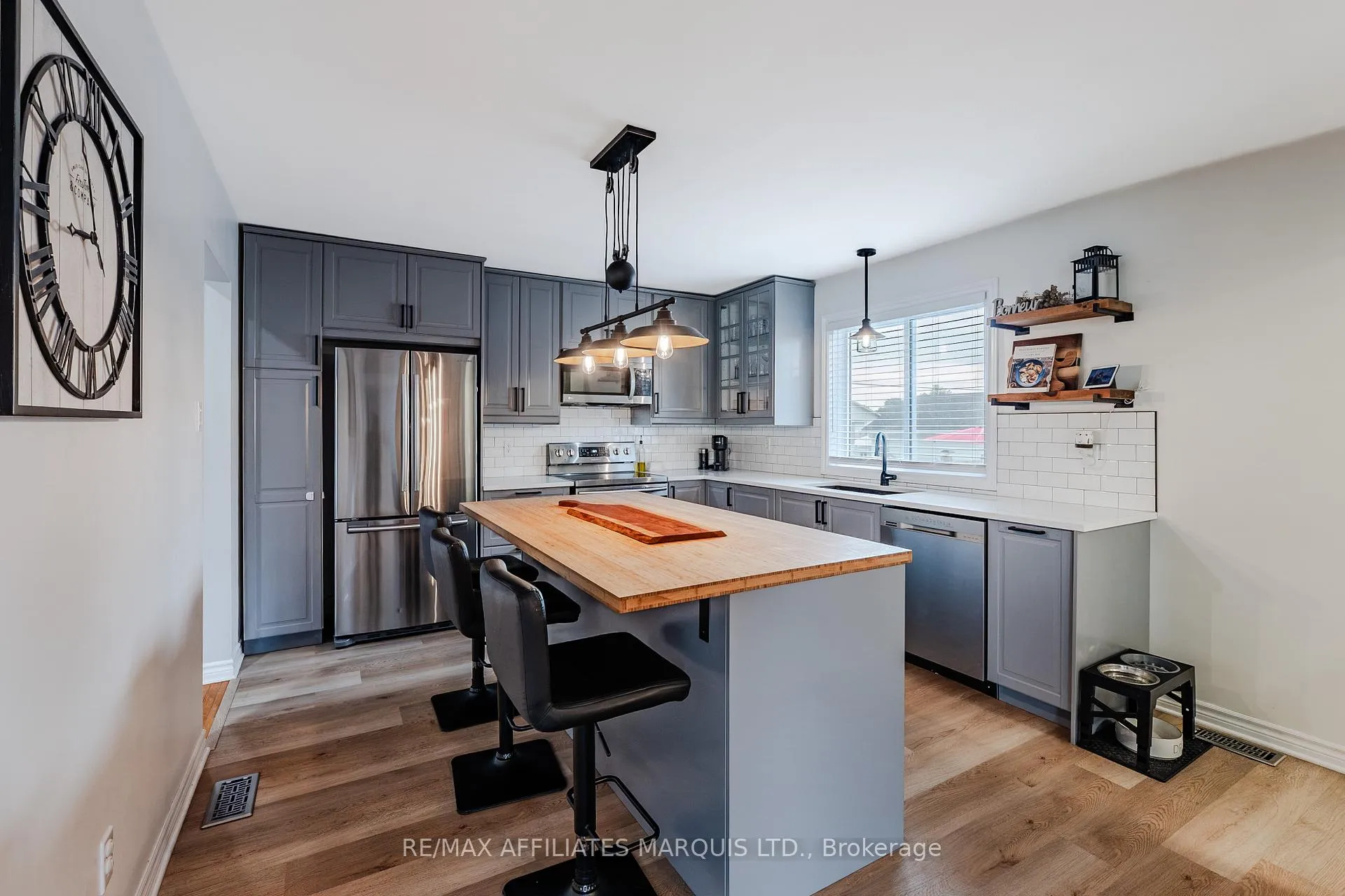 Photo 12 of 426 Bellevue Crescent, Cornwall, Cornwall — HOMEH