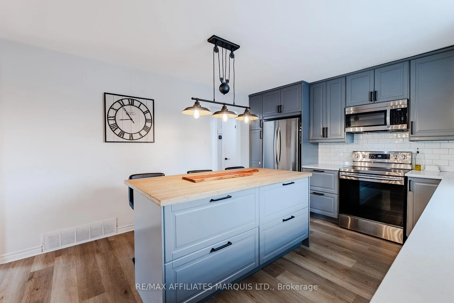 Photo 13 of 426 Bellevue Crescent, Cornwall, Cornwall — HOMEH
