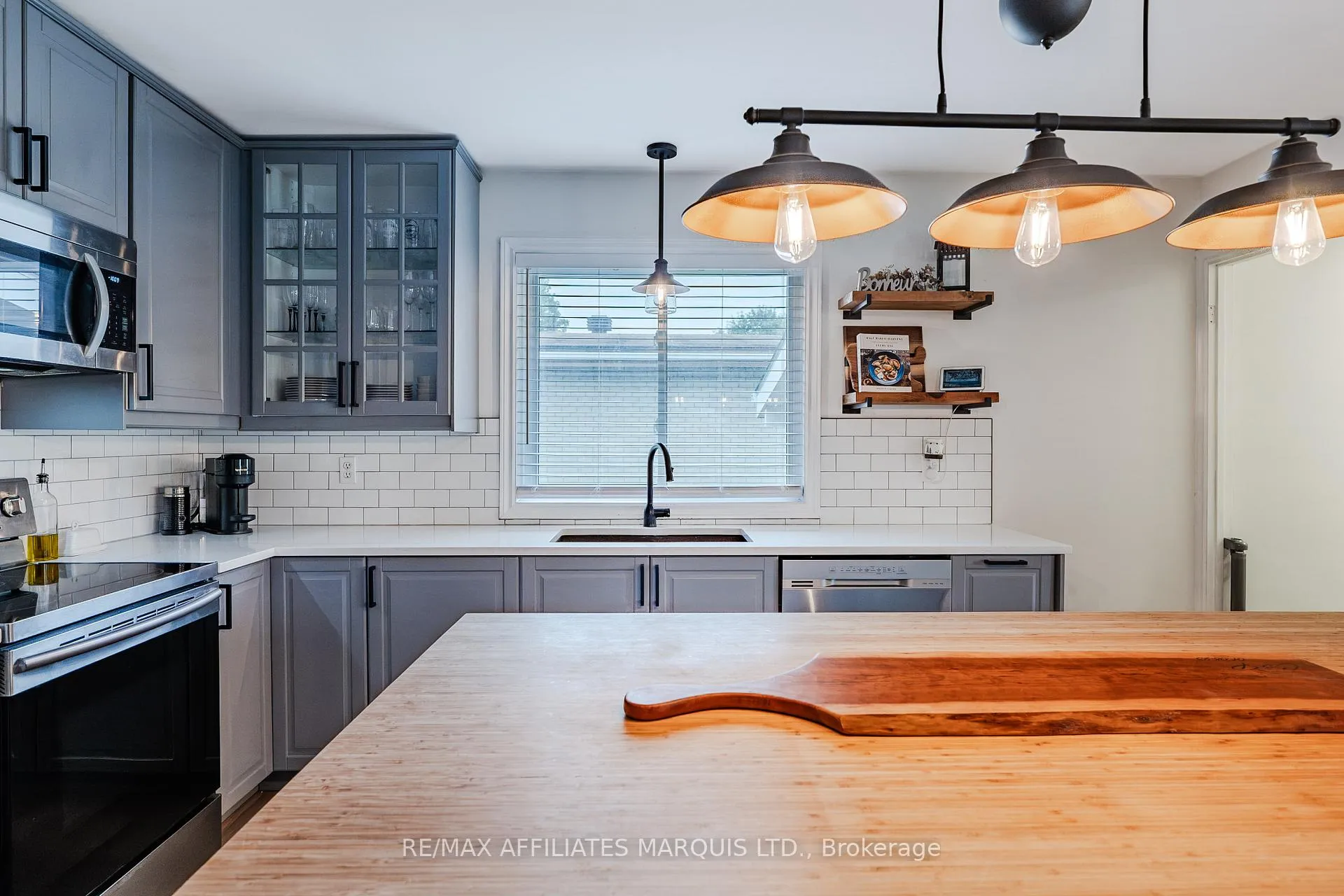 Photo 14 of 426 Bellevue Crescent, Cornwall, Cornwall — HOMEH