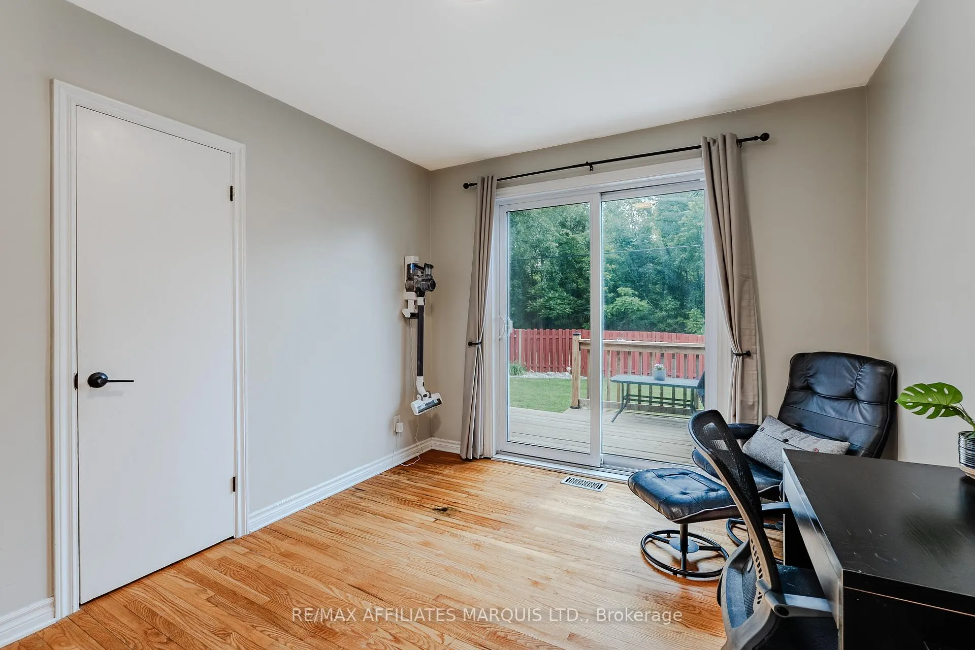 Photo 21 of 426 Bellevue Crescent, Cornwall, Cornwall — HOMEH
