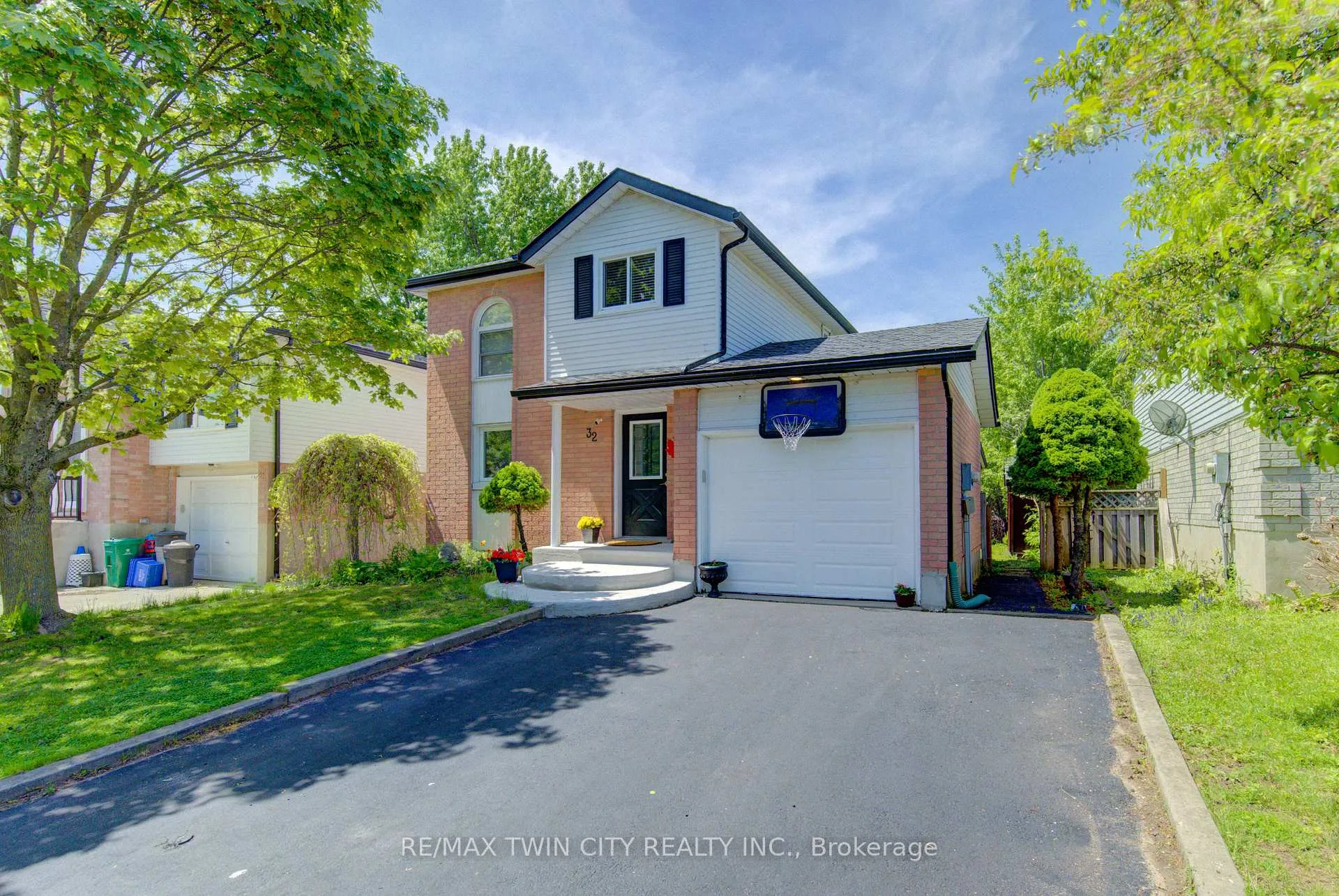 Photo 2 of 32 Enfield Drive, Cambridge, Christopher-Champlain — HOMEH