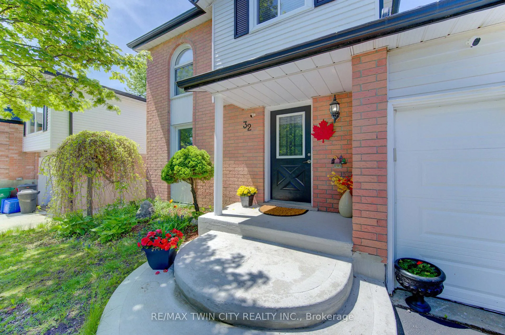 Photo 3 of 32 Enfield Drive, Cambridge, Christopher-Champlain — HOMEH