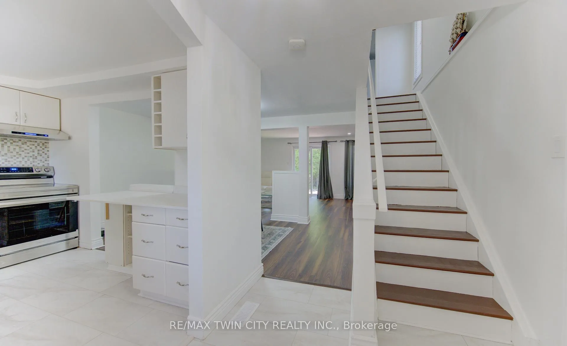 Photo 6 of 32 Enfield Drive, Cambridge, Christopher-Champlain — HOMEH