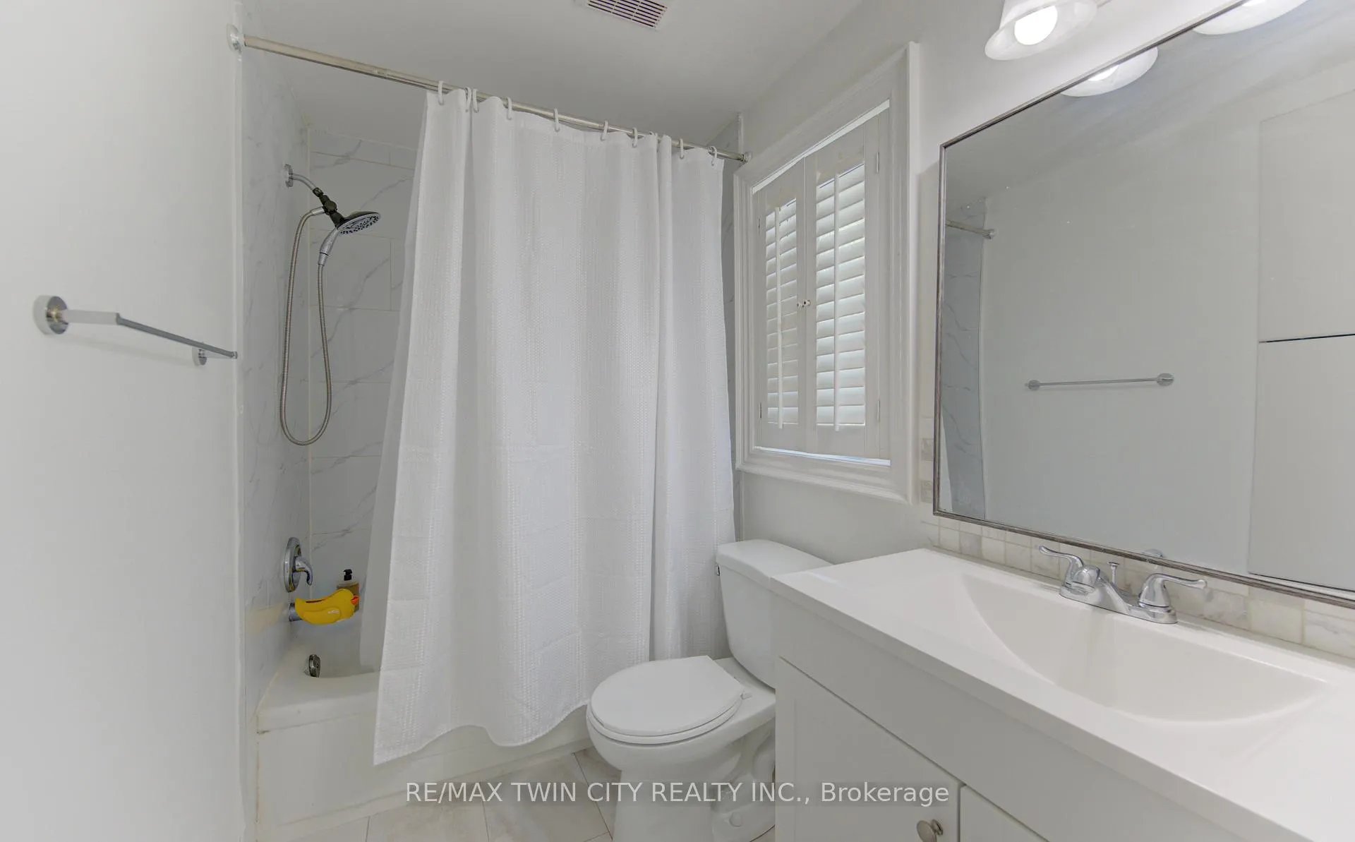 Photo 24 of 32 Enfield Drive, Cambridge, Christopher-Champlain — HOMEH