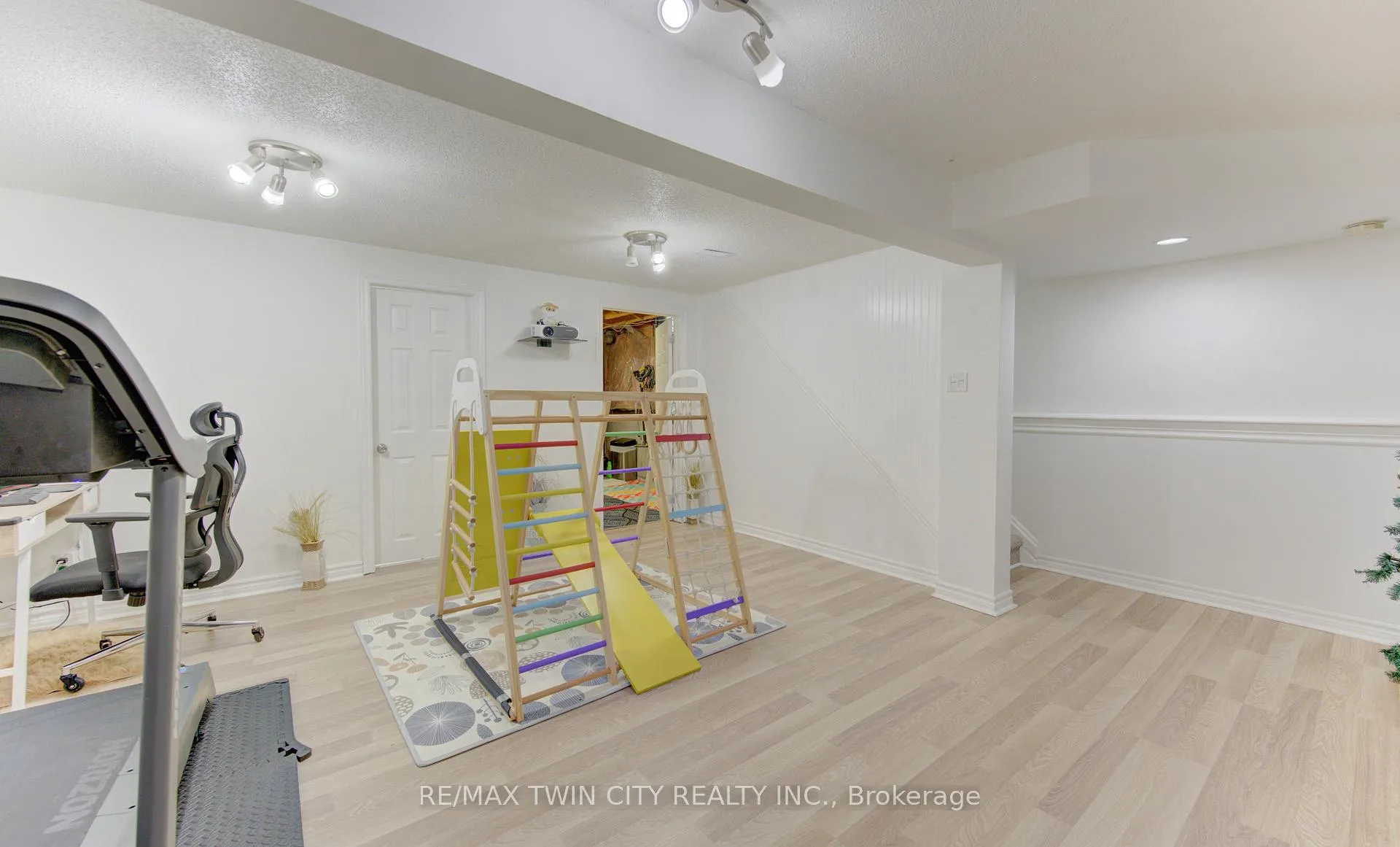 Photo 26 of 32 Enfield Drive, Cambridge, Christopher-Champlain — HOMEH