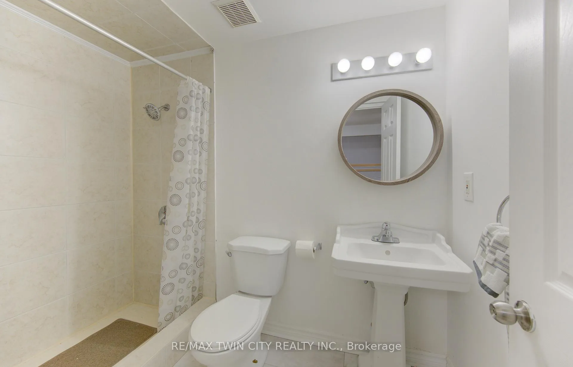Photo 28 of 32 Enfield Drive, Cambridge, Christopher-Champlain — HOMEH