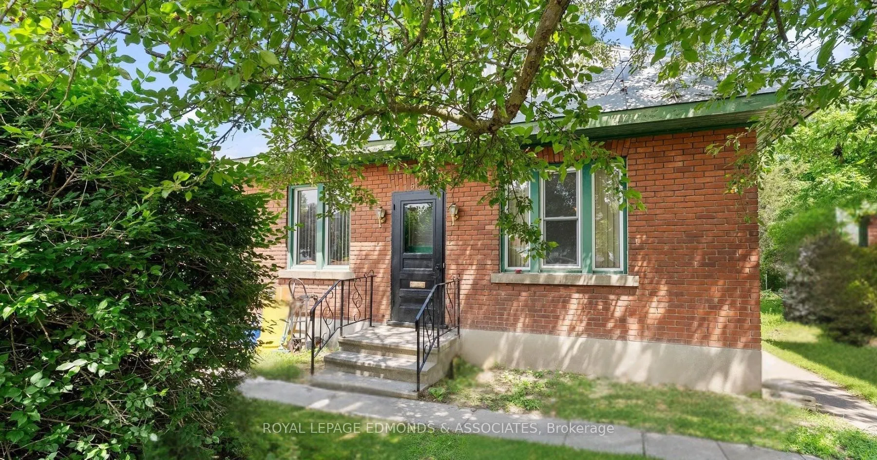 Photo 3 of 605 Perth Street, Pembroke, Pembroke — HOMEH
