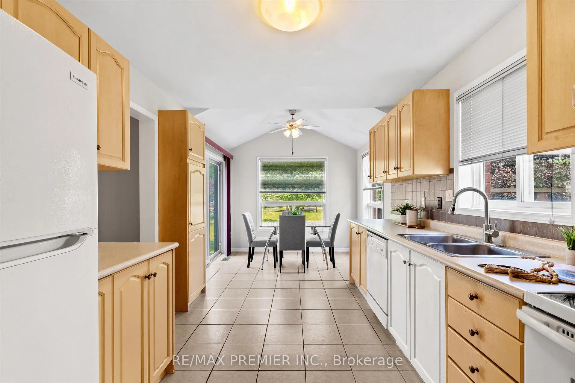 Photo 5 of 2272 Warrington Way, Innisfil, Alcona — HOMEH