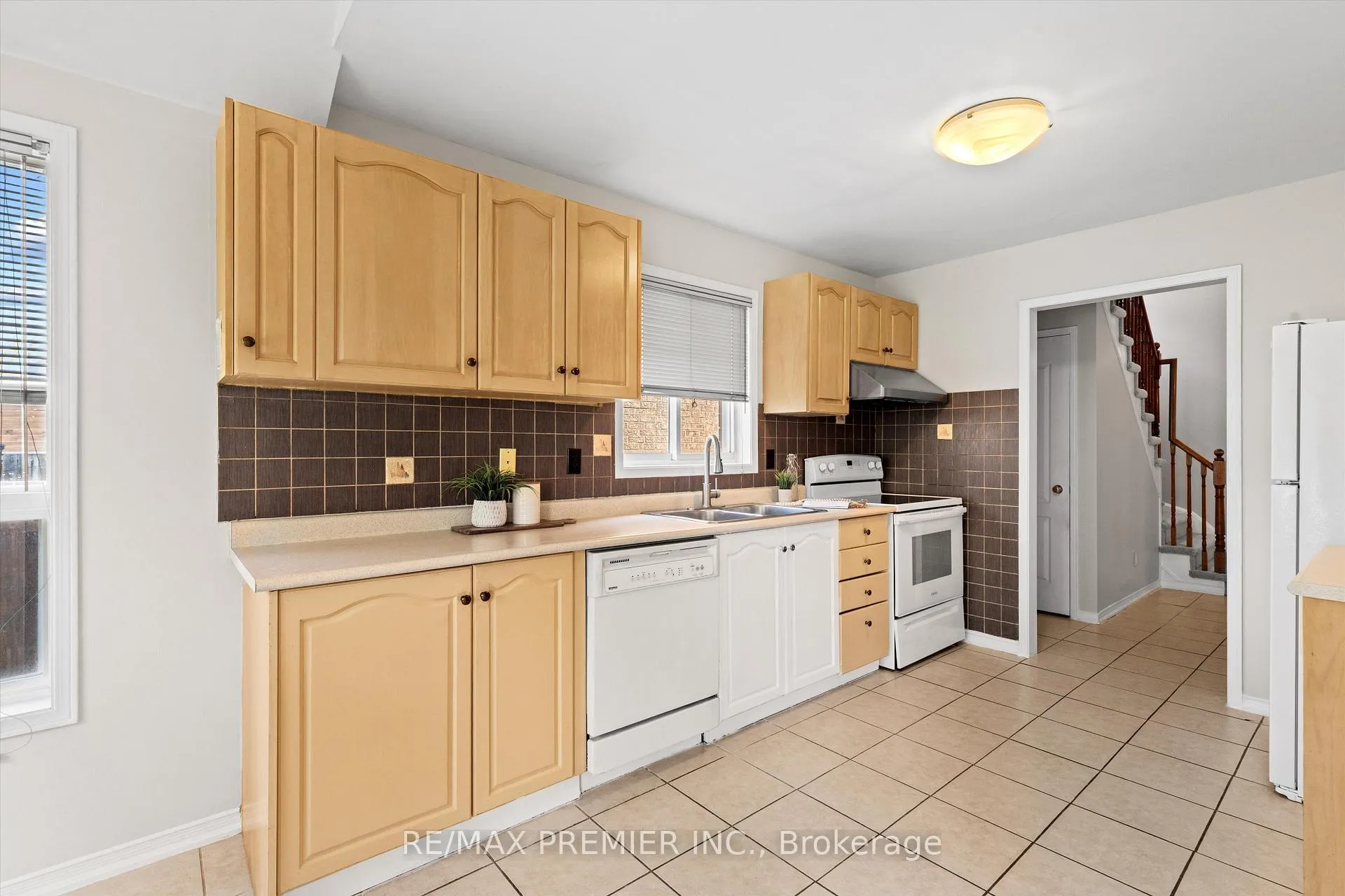 Photo 7 of 2272 Warrington Way, Innisfil, Alcona — HOMEH