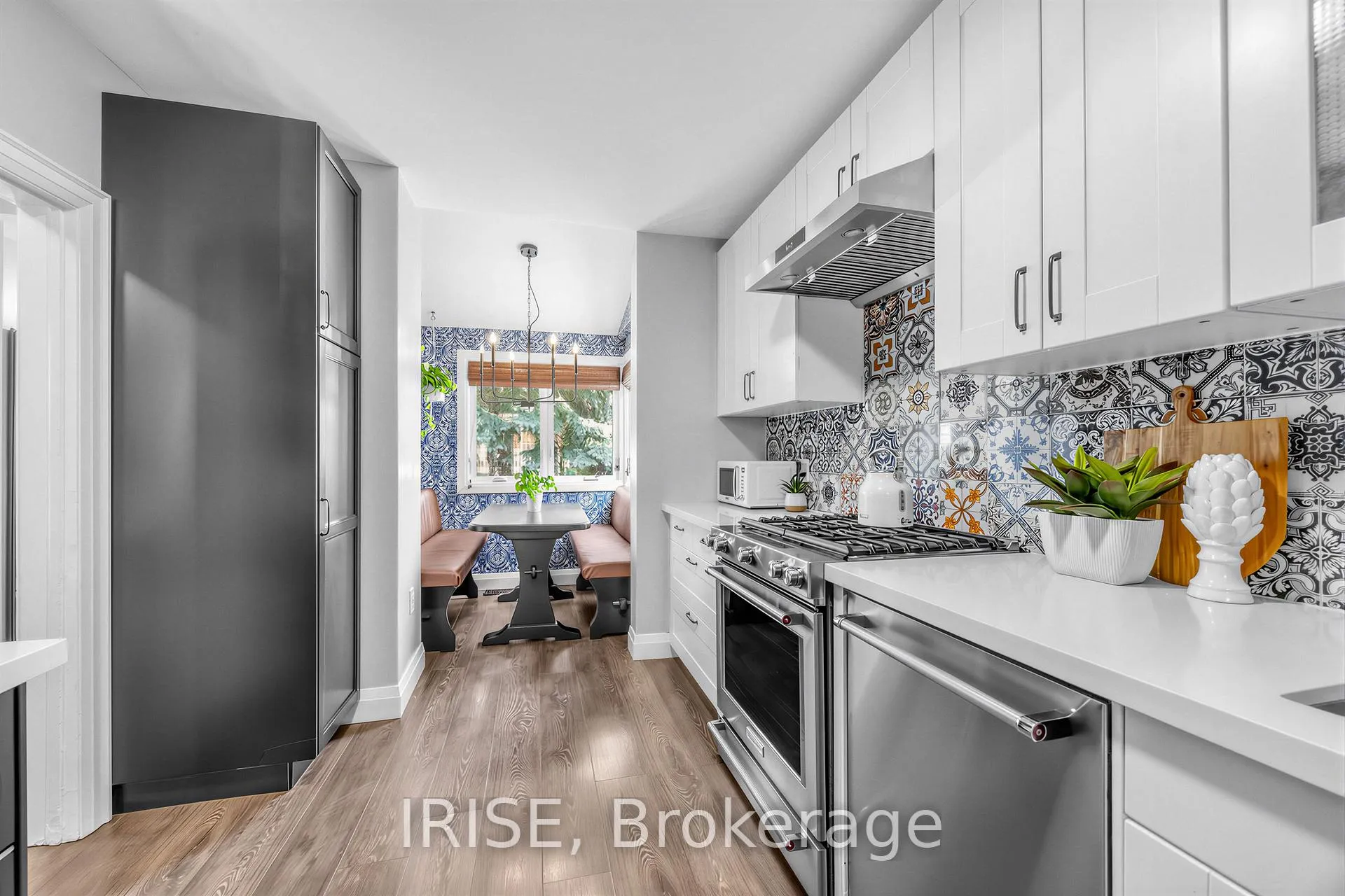 Photo 3 of 2 Beechwood Avenue, Toronto, Rockcliffe-Smythe — HOMEH