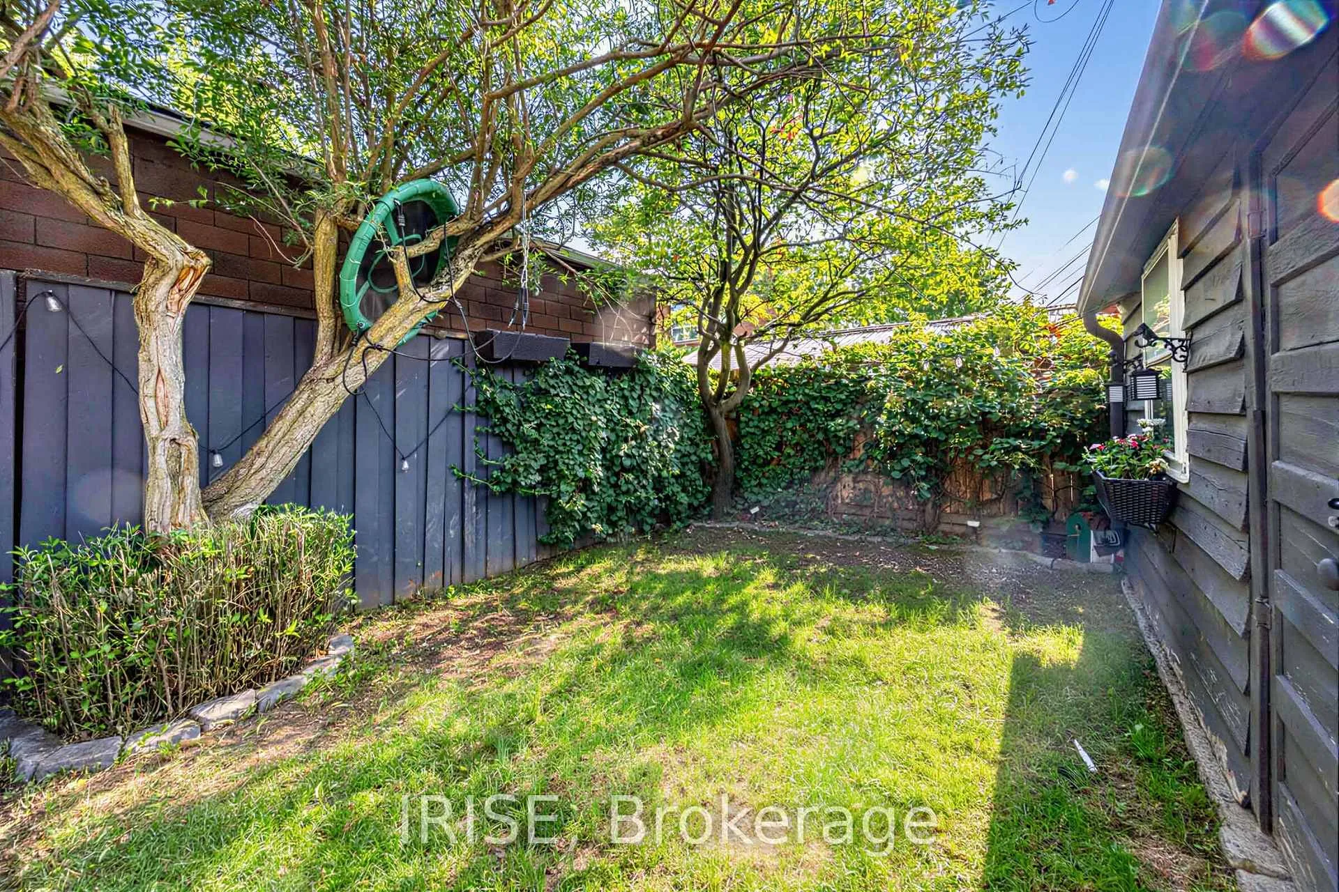 Photo 11 of 2 Beechwood Avenue, Toronto, Rockcliffe-Smythe — HOMEH