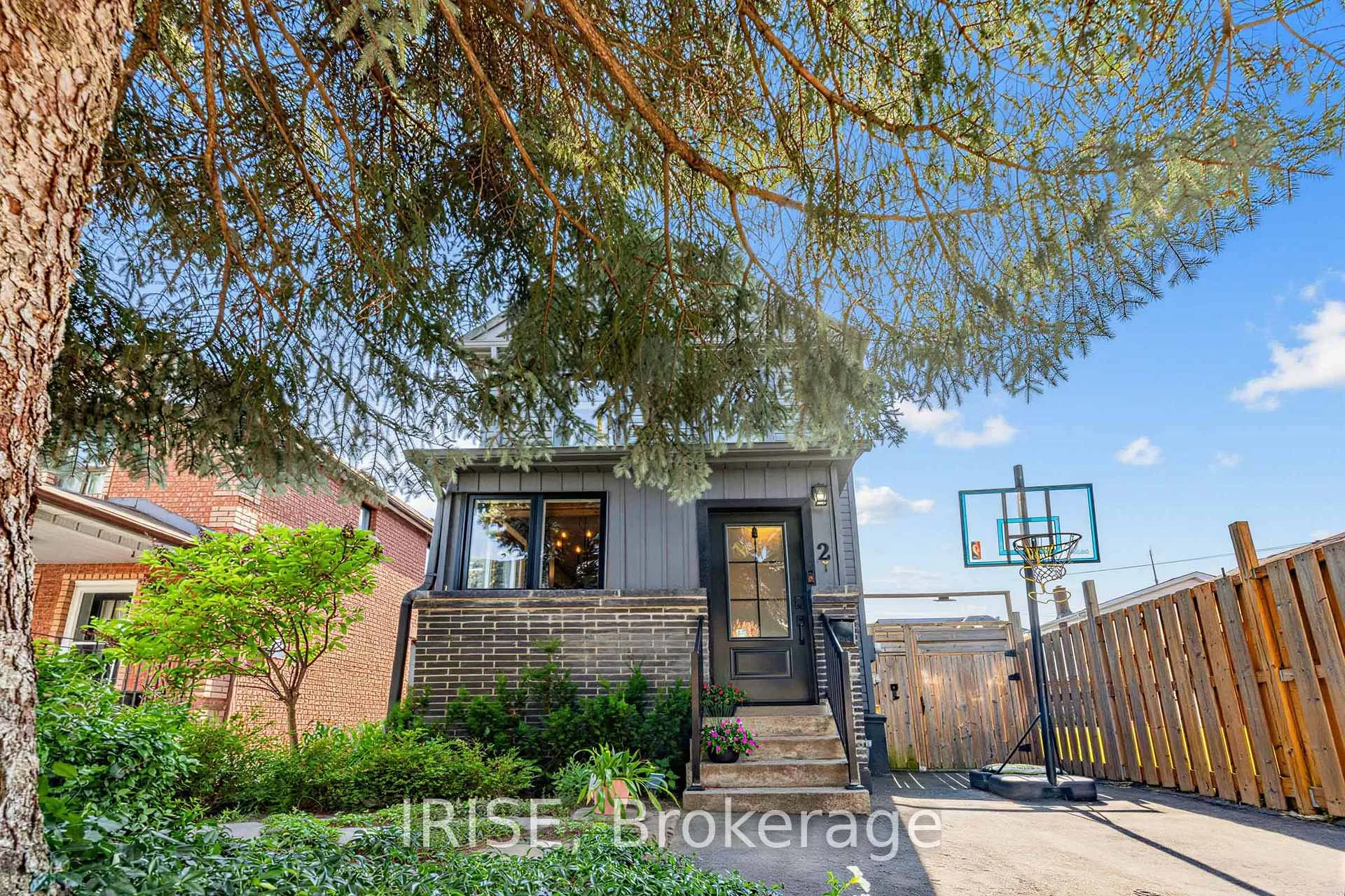 Photo 27 of 2 Beechwood Avenue, Toronto, Rockcliffe-Smythe — HOMEH