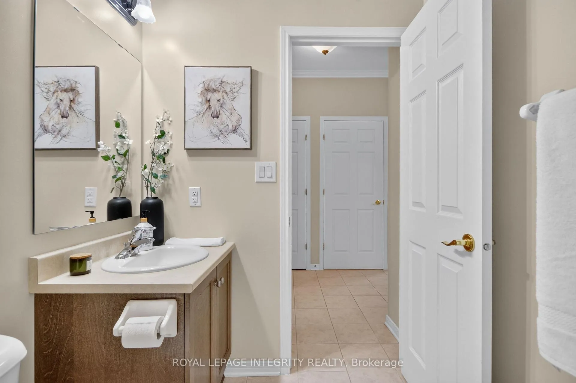 Photo 5 of 626 Country Trail Private, Ottawa, Carlsbad Springs — HOMEH