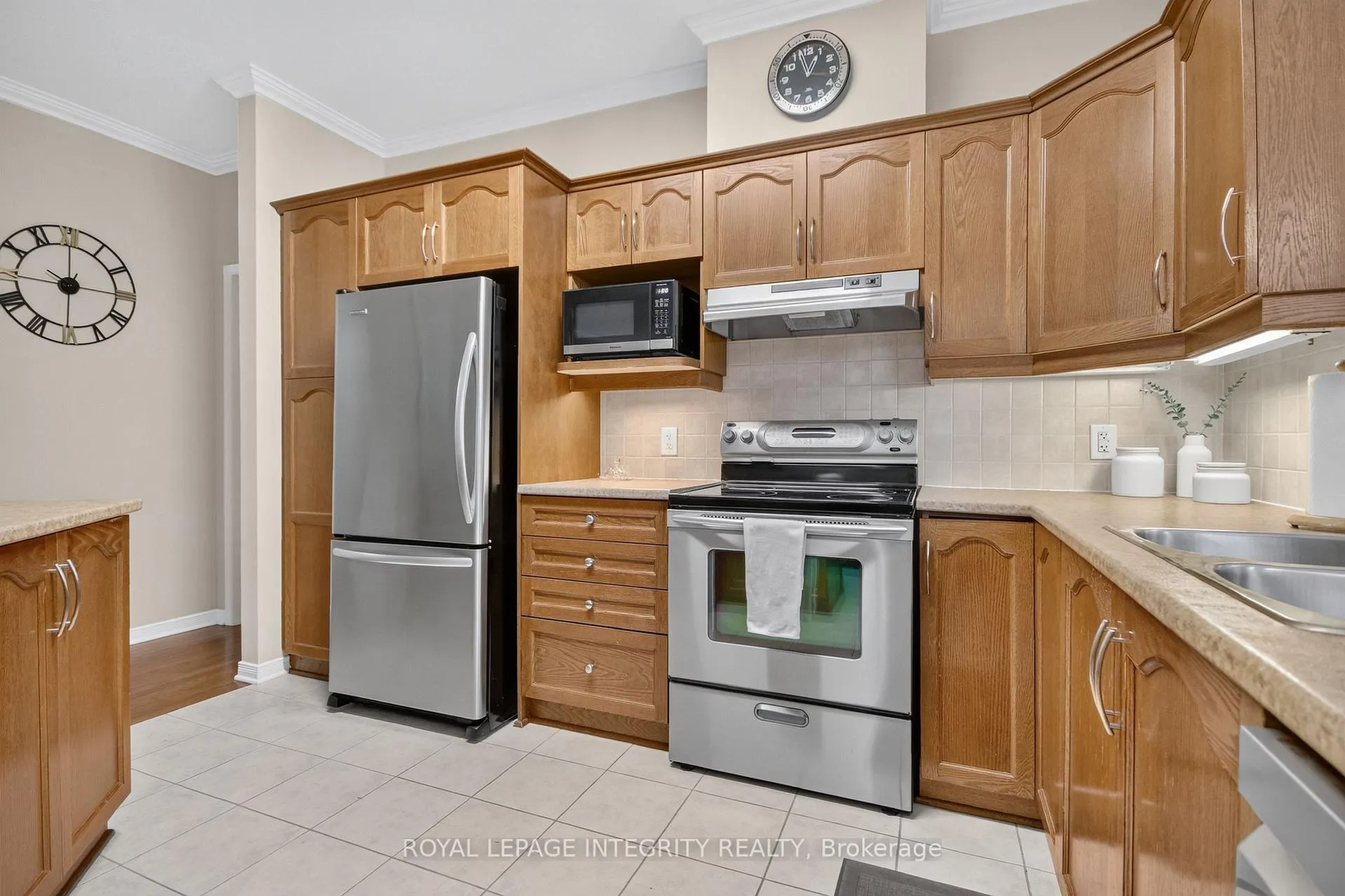 Photo 15 of 626 Country Trail Private, Ottawa, Carlsbad Springs — HOMEH