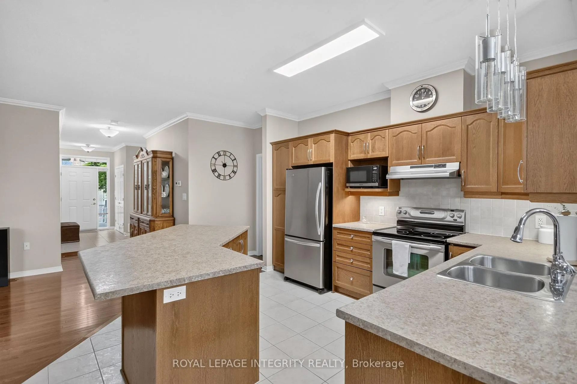 Photo 16 of 626 Country Trail Private, Ottawa, Carlsbad Springs — HOMEH