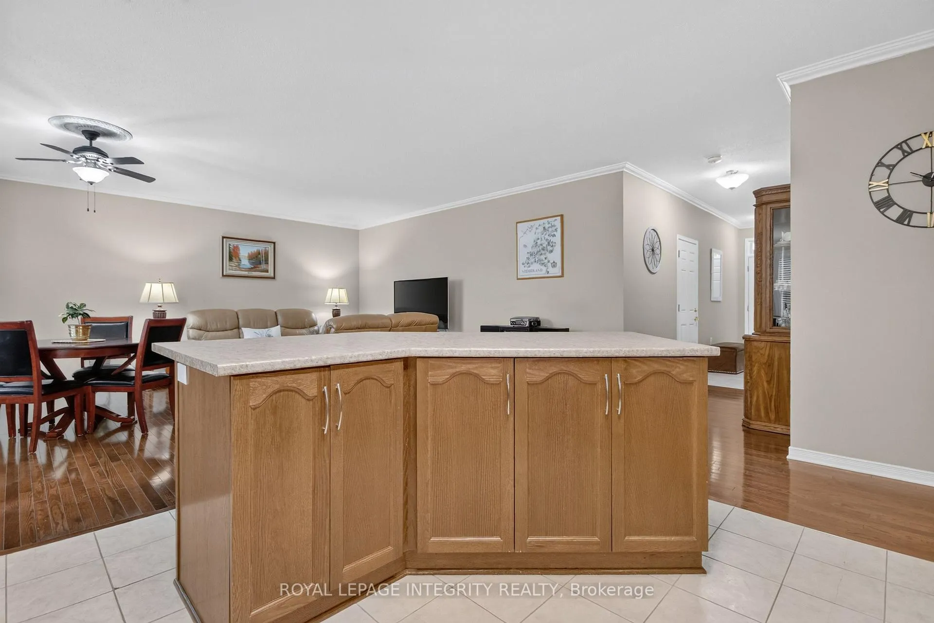 Photo 17 of 626 Country Trail Private, Ottawa, Carlsbad Springs — HOMEH