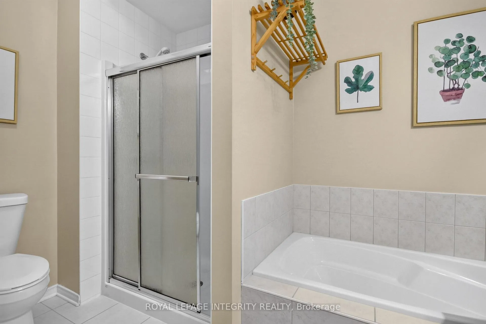 Photo 21 of 626 Country Trail Private, Ottawa, Carlsbad Springs — HOMEH