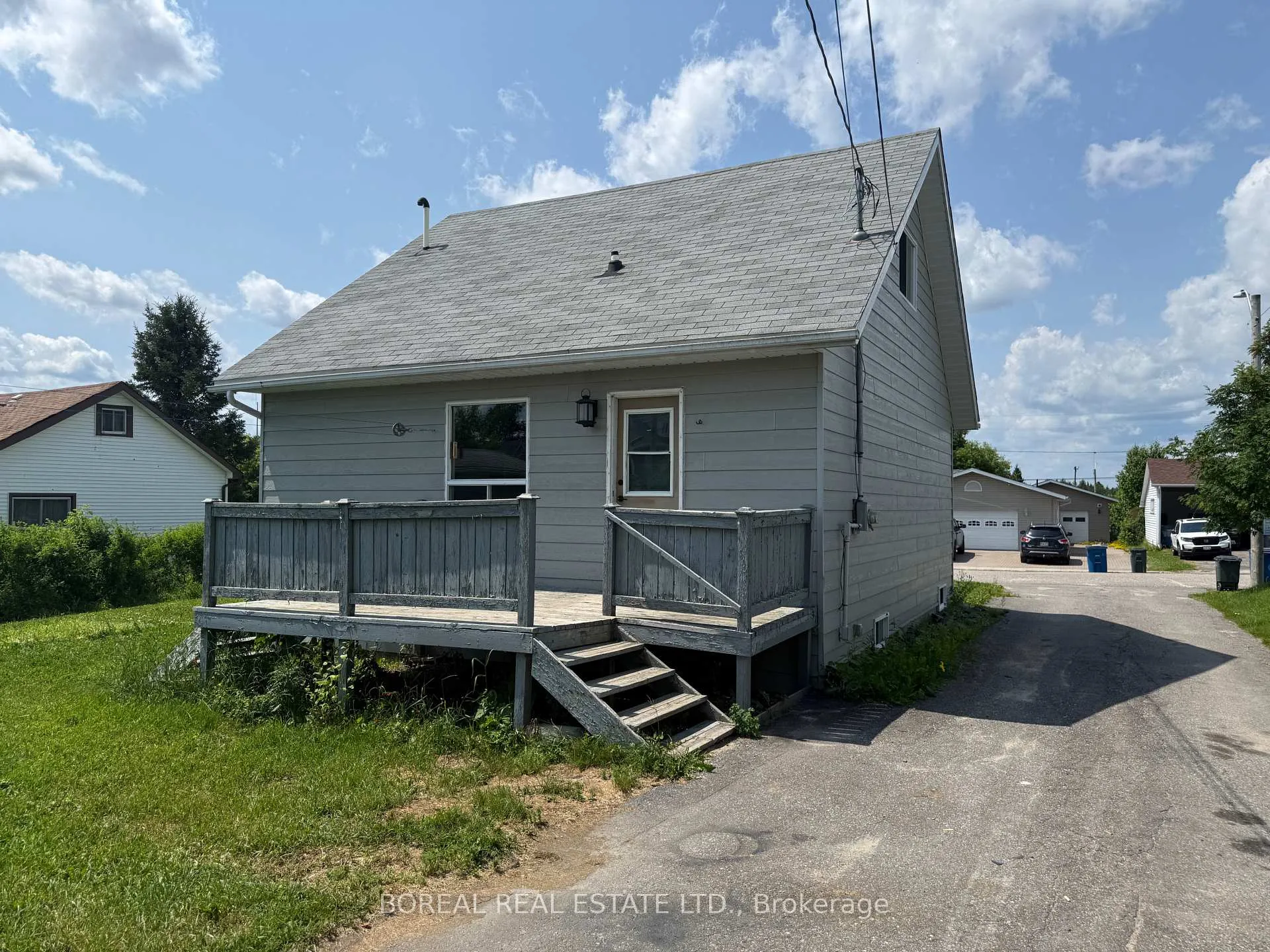 Photo 3 of 340 Second Avenue, Cochrane — HOMEH